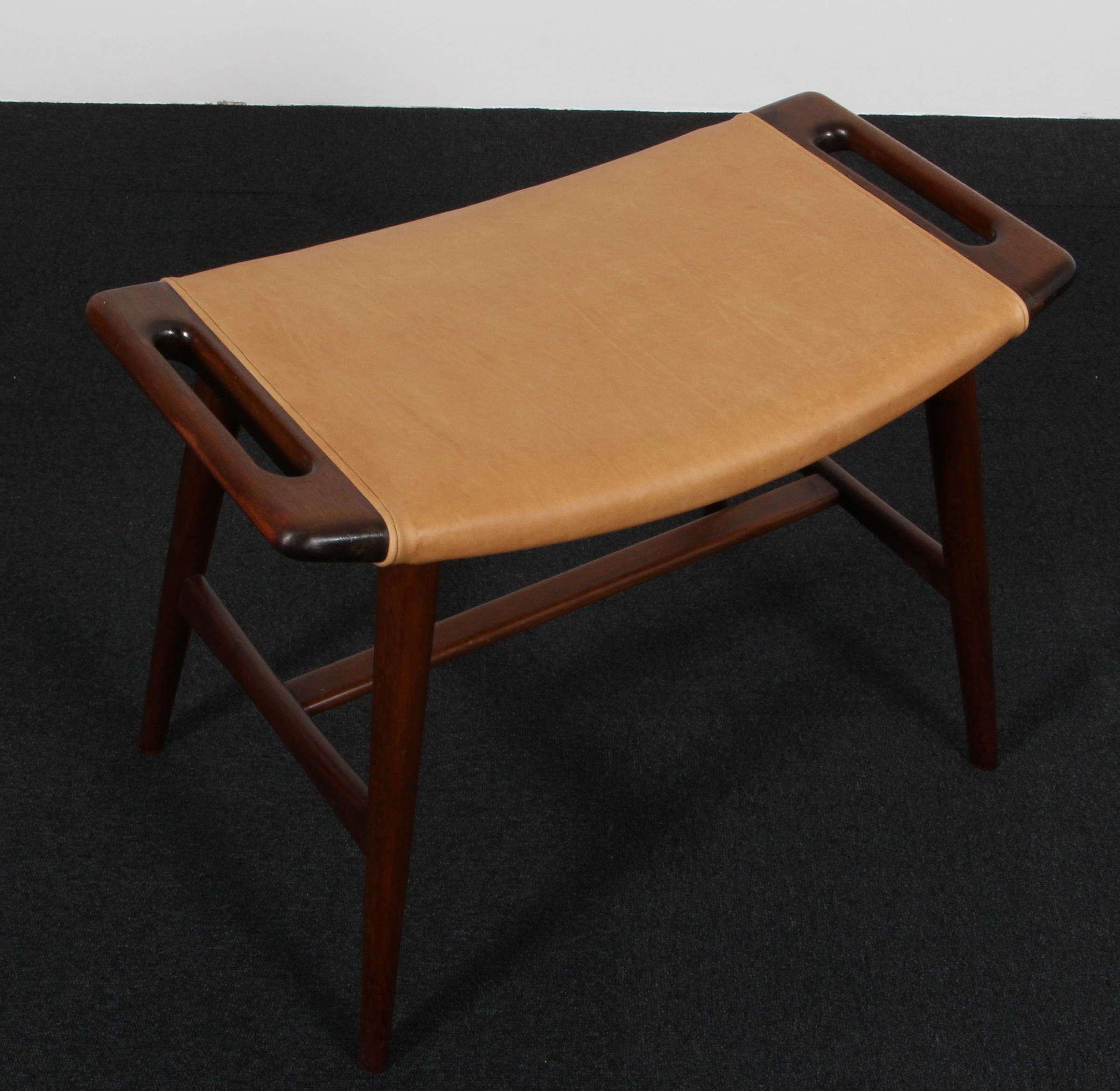 Scandinave moderne Hans Wegner, Teak stained Piano Stool, model AP-30, made by A P Stolen, 1950s en vente