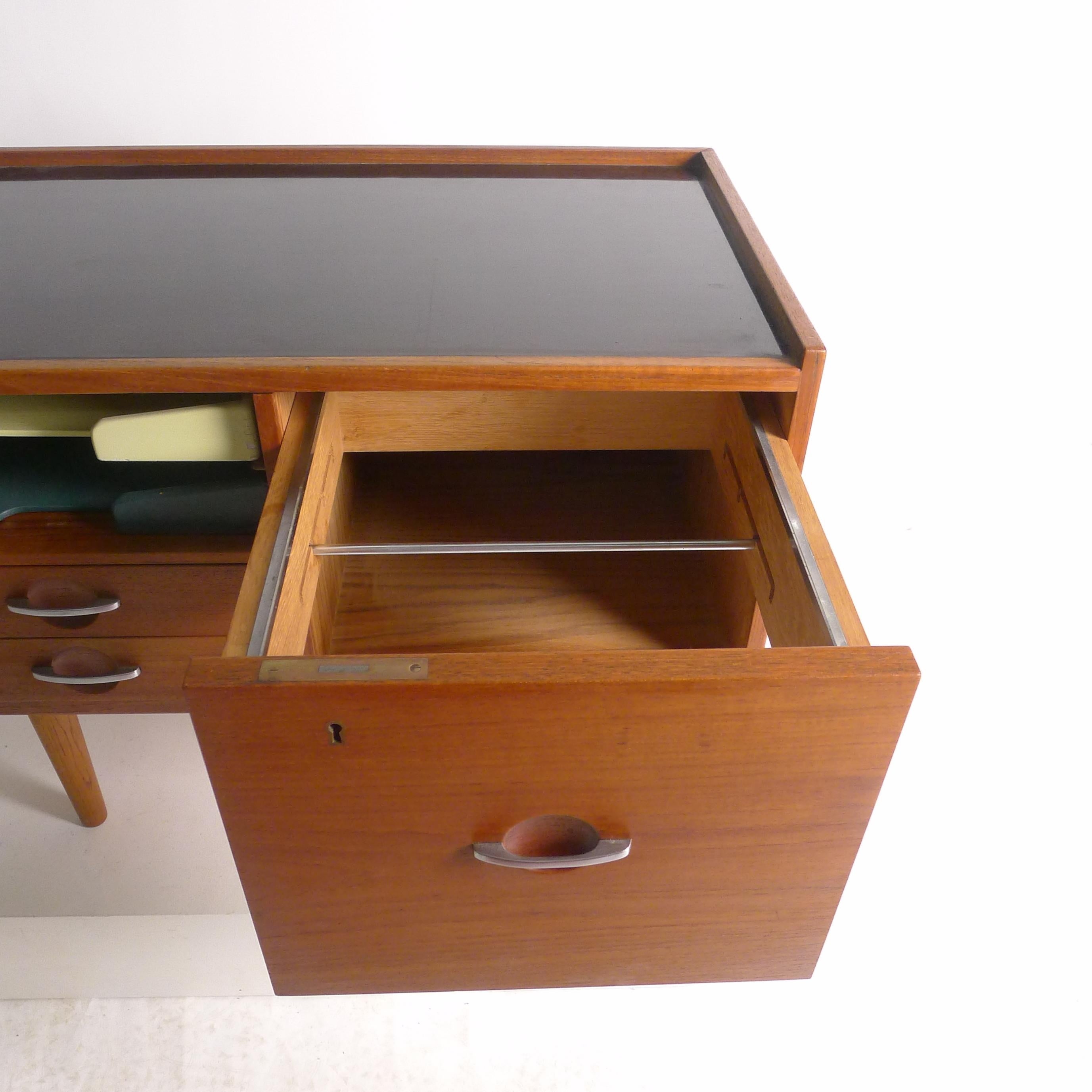Hans Wegner, Telephone Table, Made by Johannes Hansen, 1950s For Sale 4