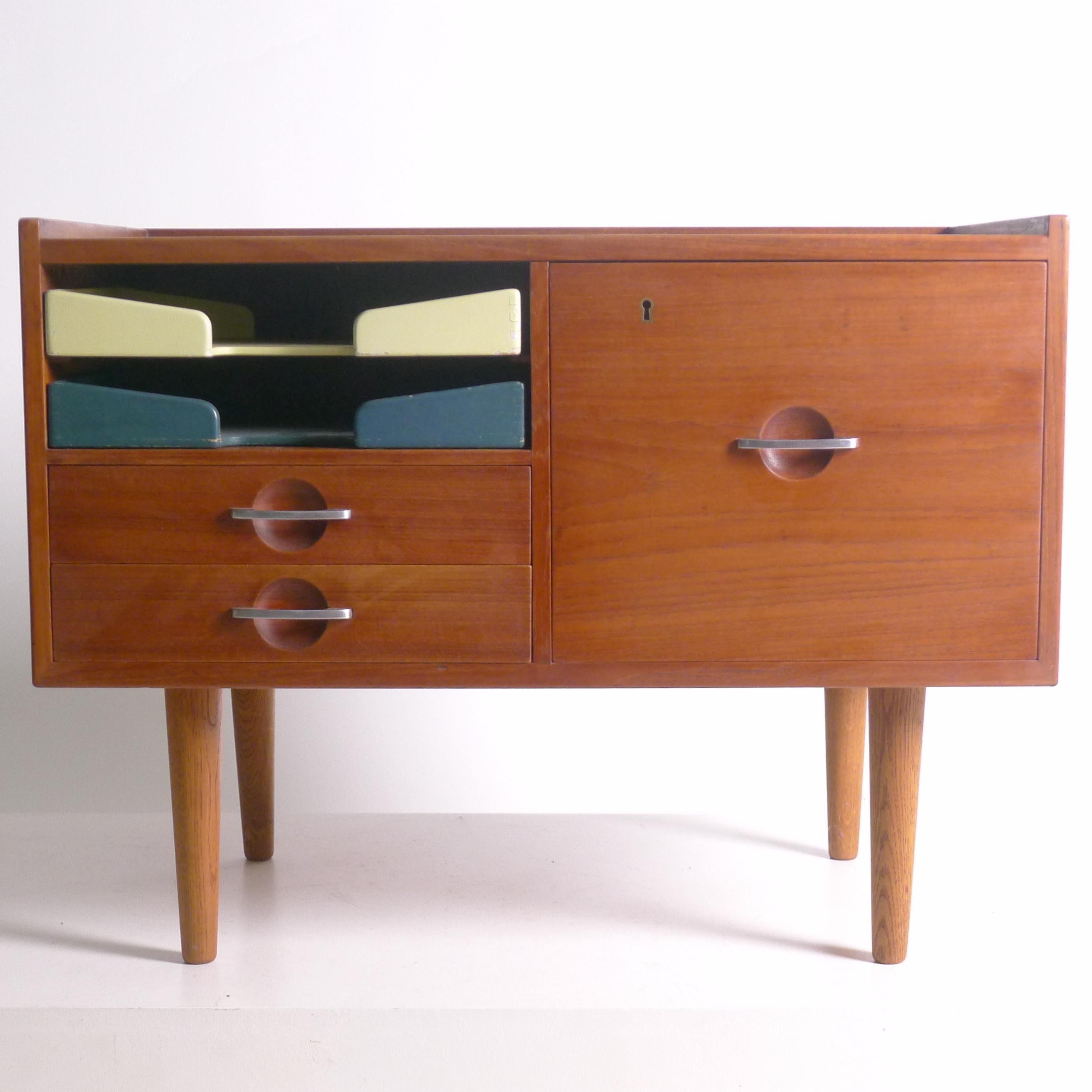 Mid-Century Modern Hans Wegner, Telephone Table, Made by Johannes Hansen, 1950s For Sale