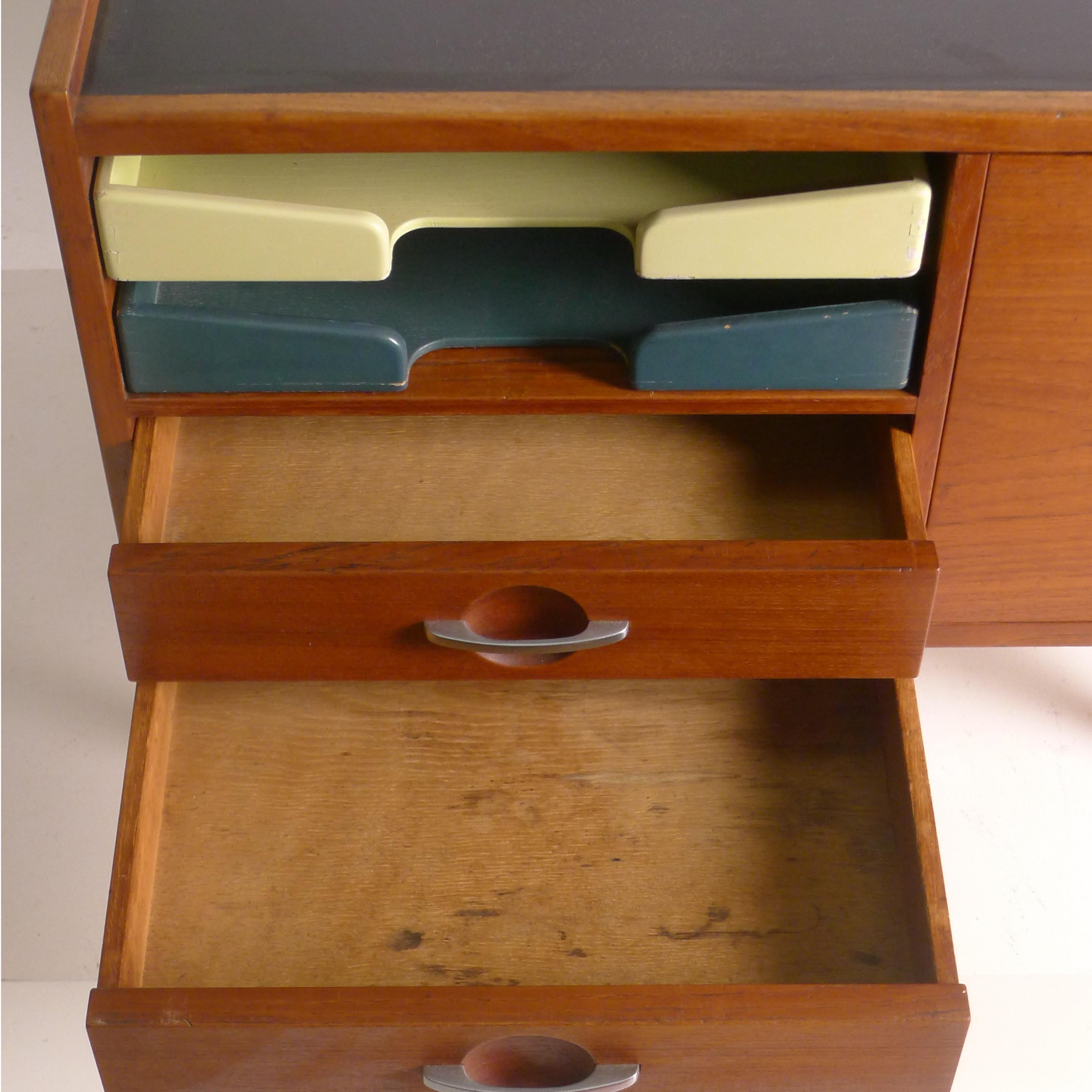Hans Wegner, Telephone Table, Made by Johannes Hansen, 1950s In Good Condition For Sale In Wargrave, Berkshire