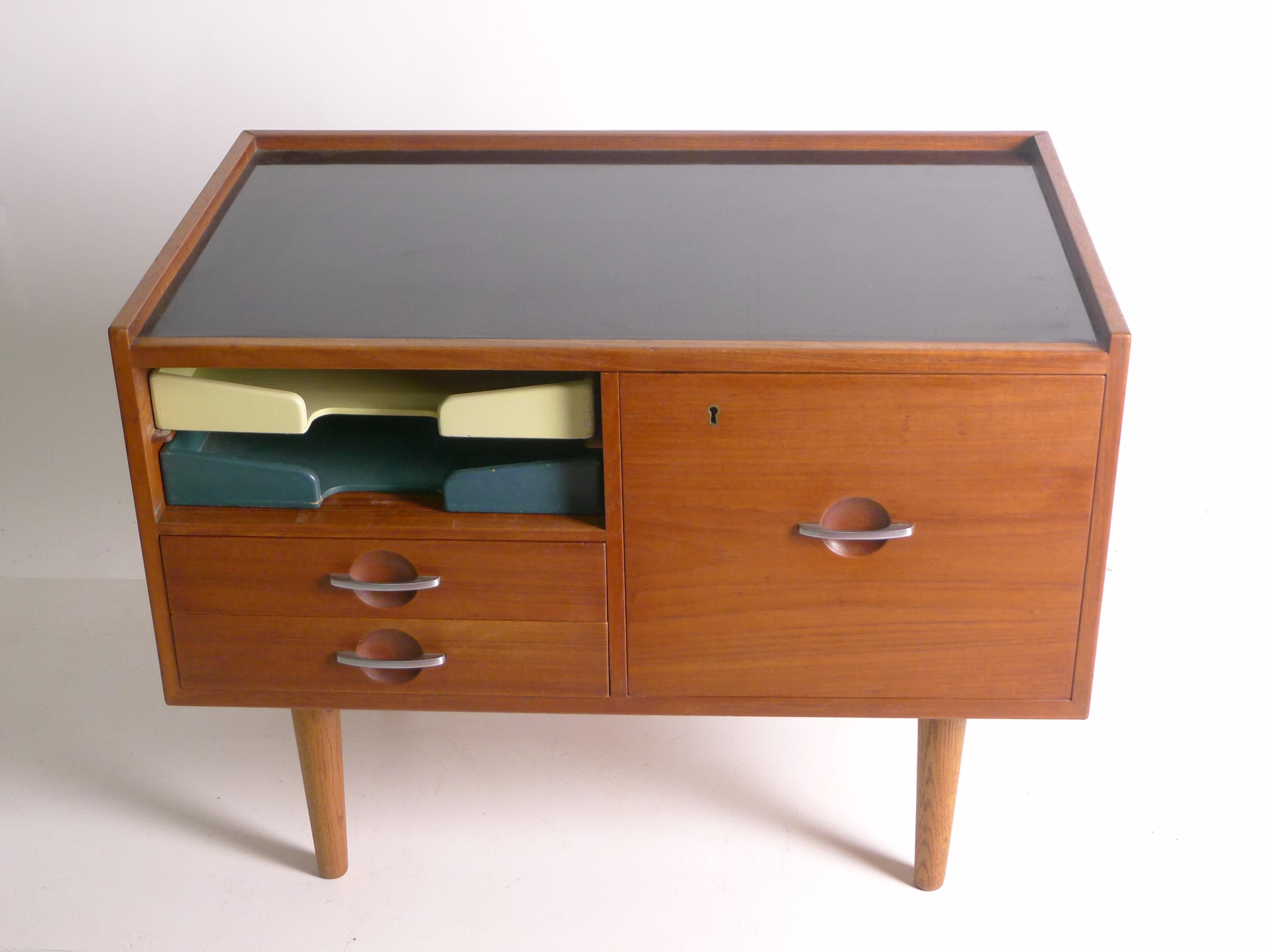 Mid-20th Century Hans Wegner, Telephone Table, Made by Johannes Hansen, 1950s For Sale