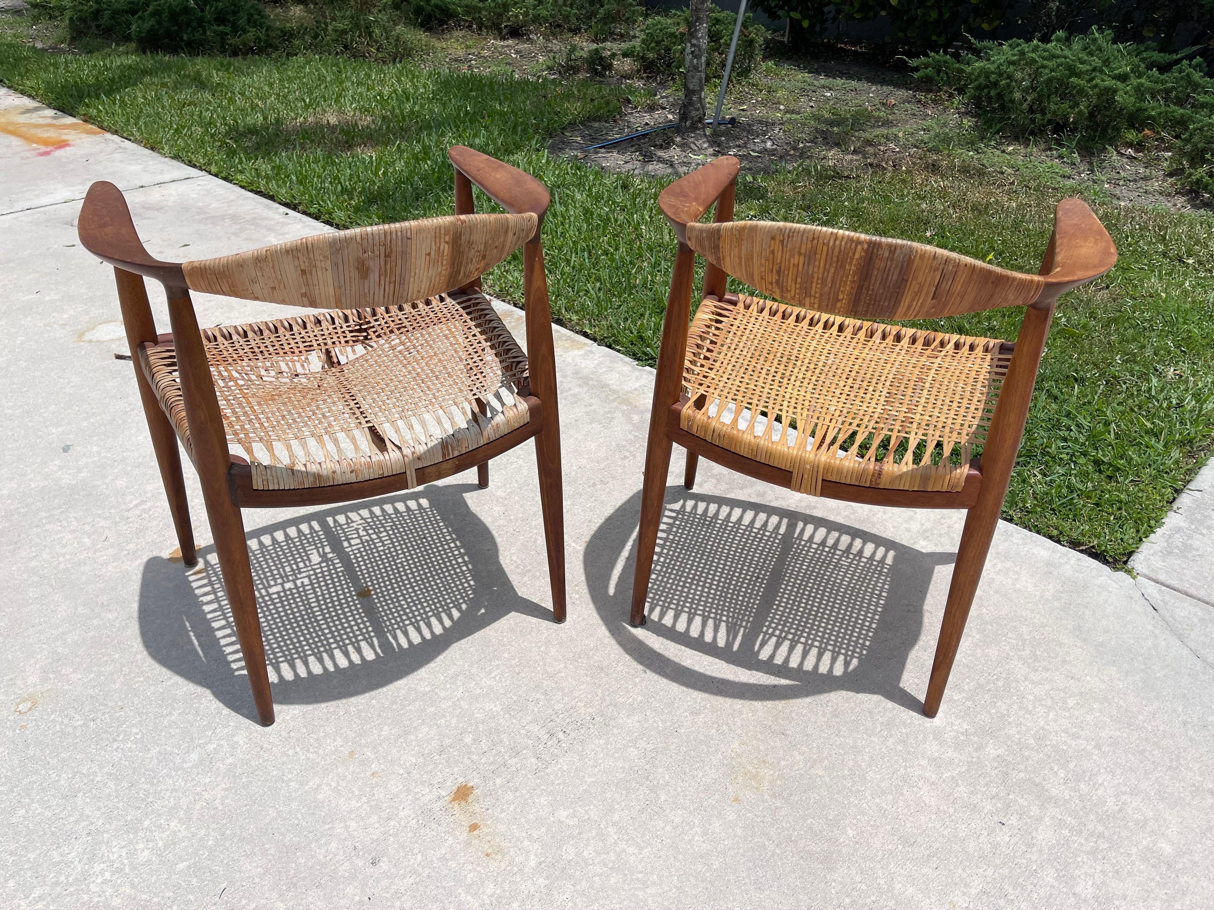 Hans Wegner “The Chair” Early Example Teak, Cane Armchairs, a Pair In Fair Condition For Sale In Jensen Beach, FL