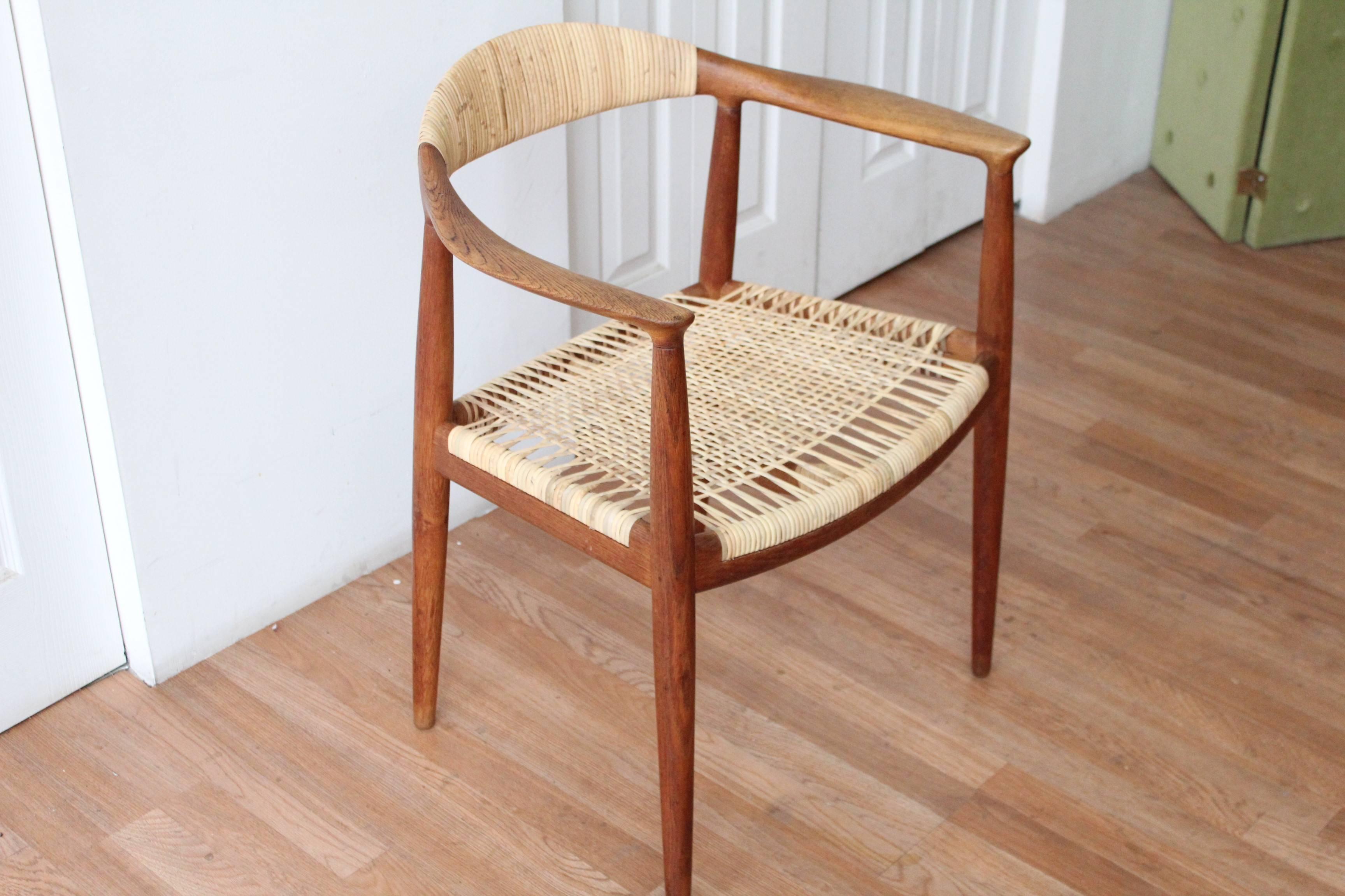 Hans Wegner: „Der Stuhl“, Hans Modell JH 501 im Angebot 1