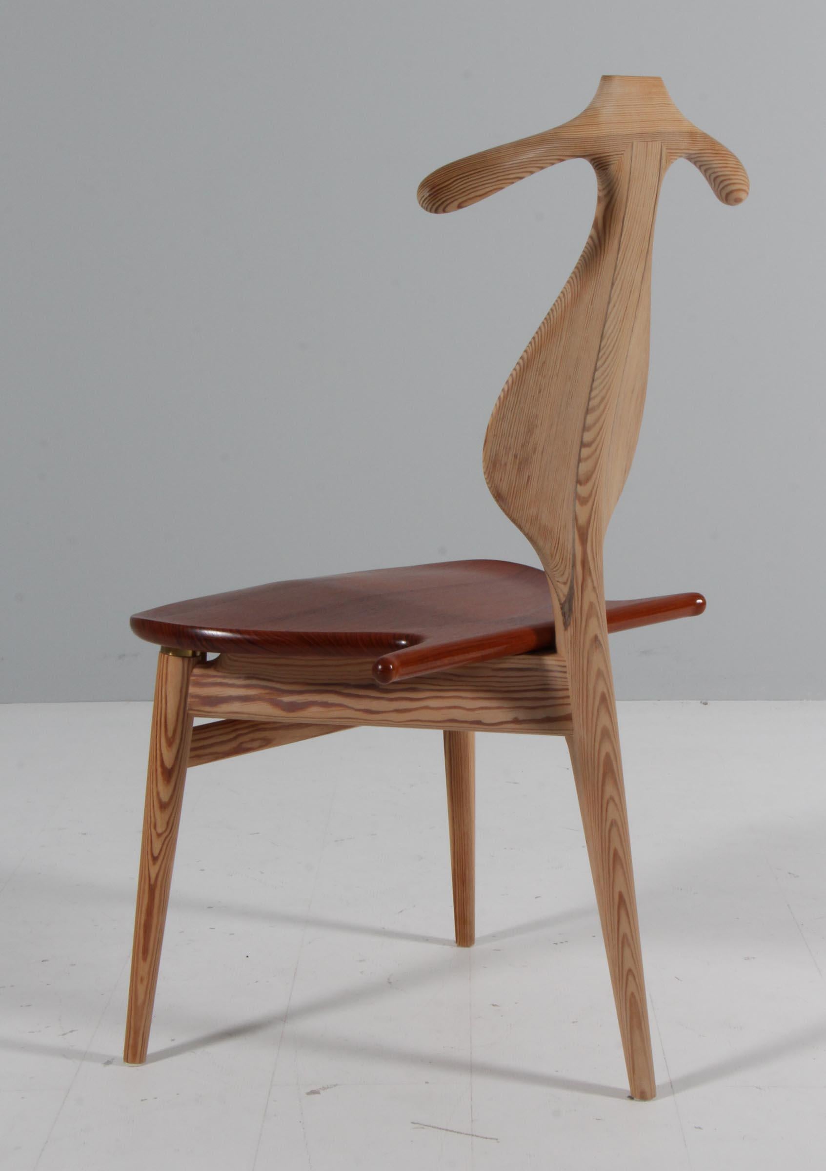Hans Wegner Valet Chair by PP Møbler, Danemark, Pin et teck en vente 3