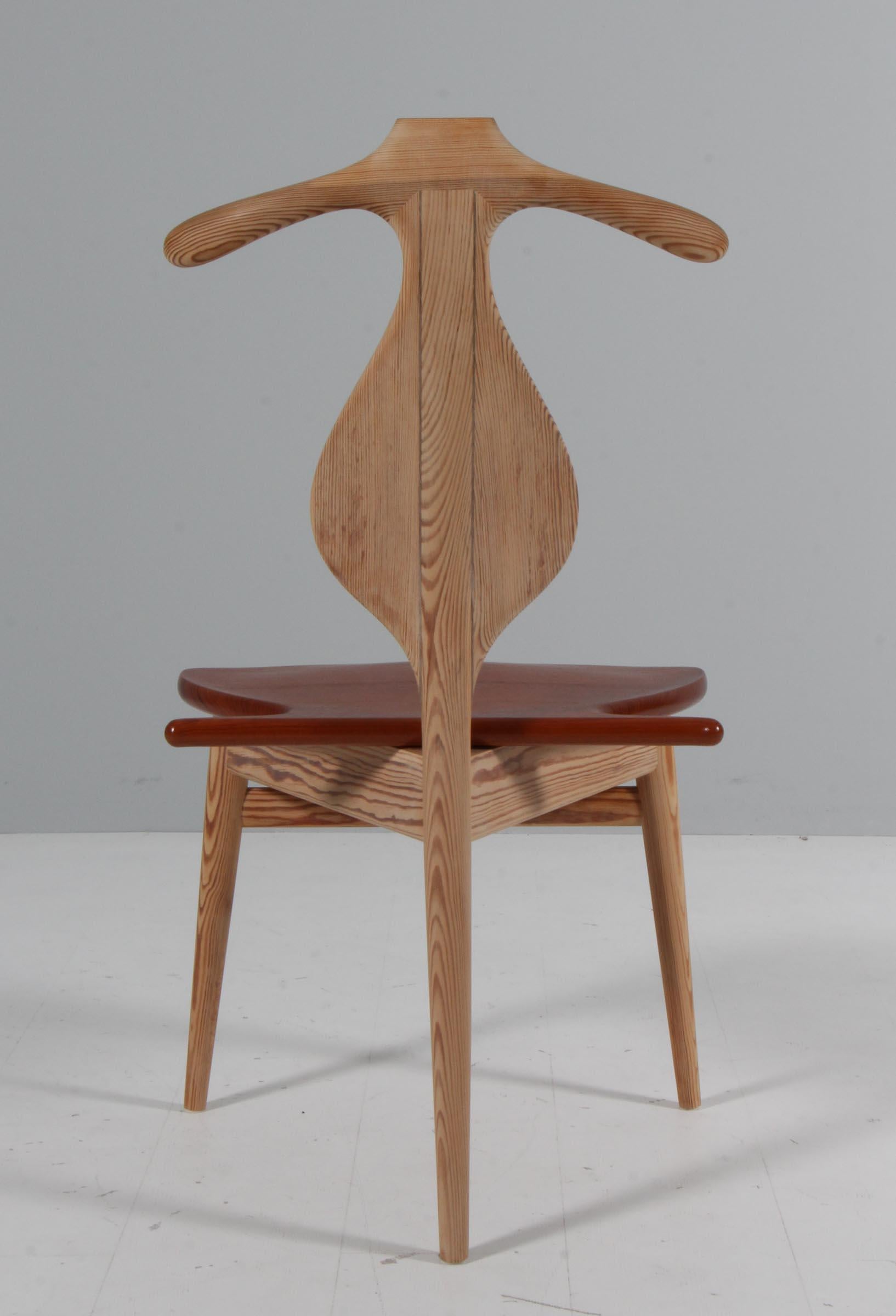 Hans Wegner Valet Chair by PP Møbler, Danemark, Pin et teck en vente 6