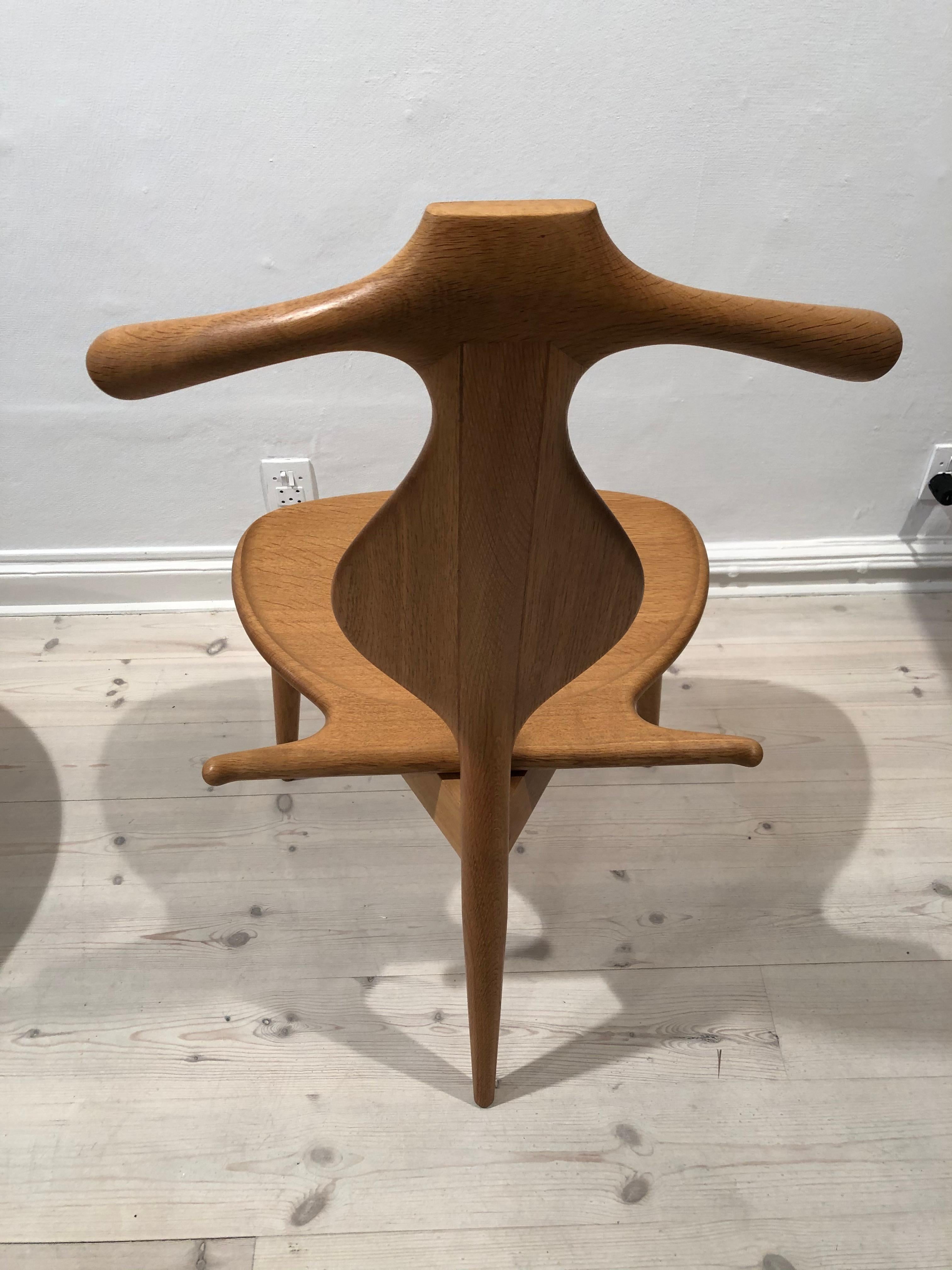 Hans Wegner 'Valet Chair' in Solid Oak for Johannes Hansen, 1953 For Sale 3