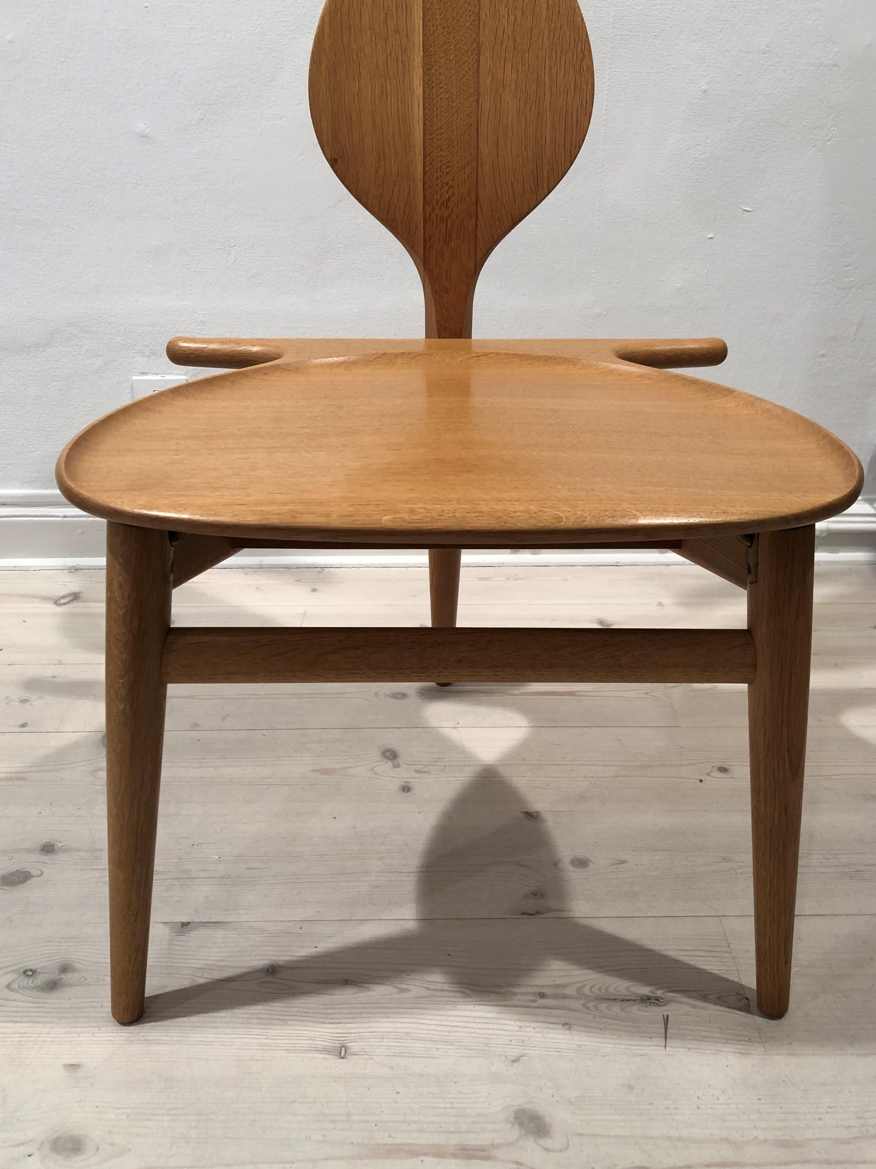 Hans Wegner 'Valet Chair' in Solid Oak for Johannes Hansen, 1953 For Sale 4