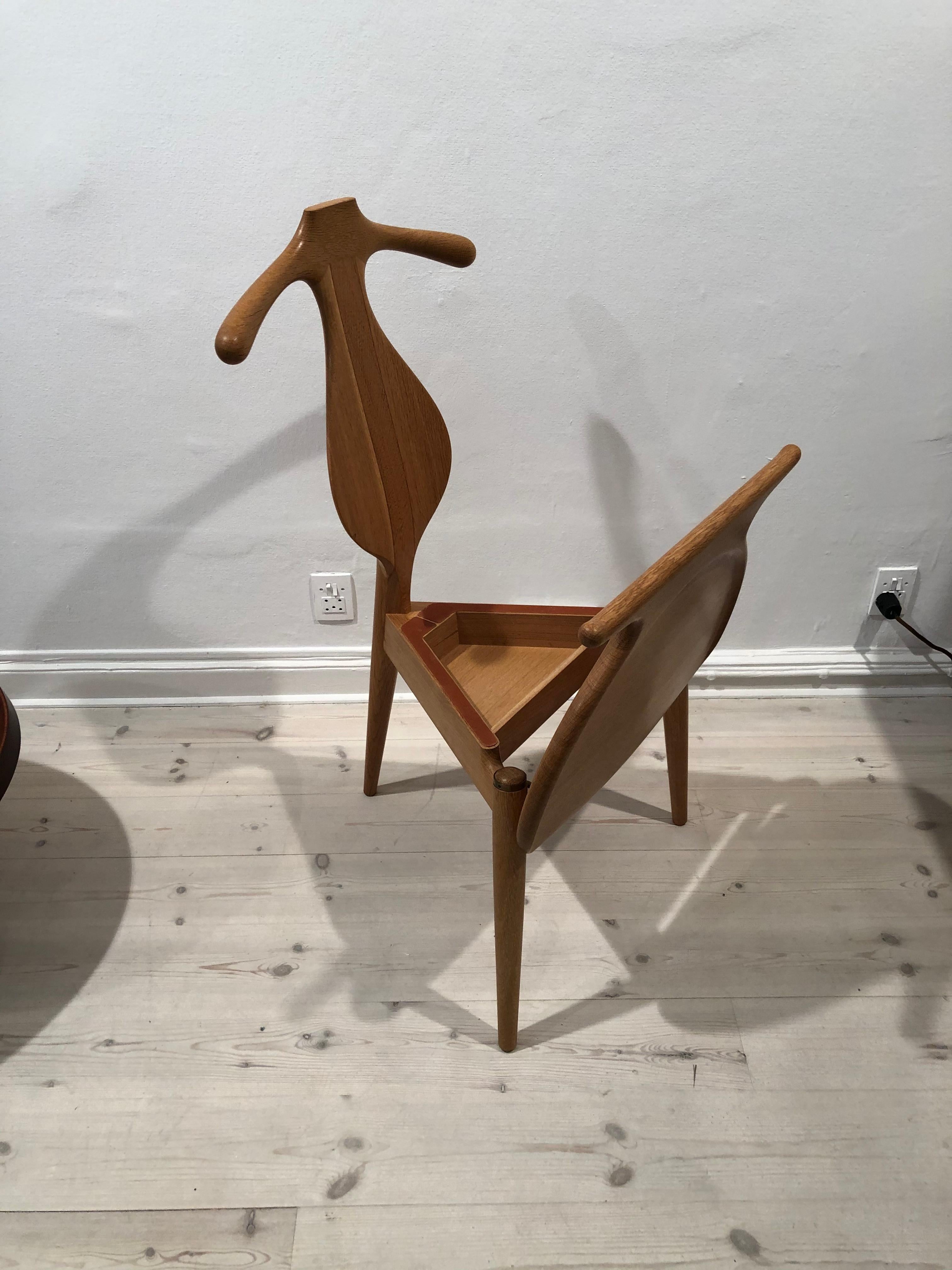 Danish Hans Wegner 'Valet Chair' in Solid Oak for Johannes Hansen, 1953 For Sale
