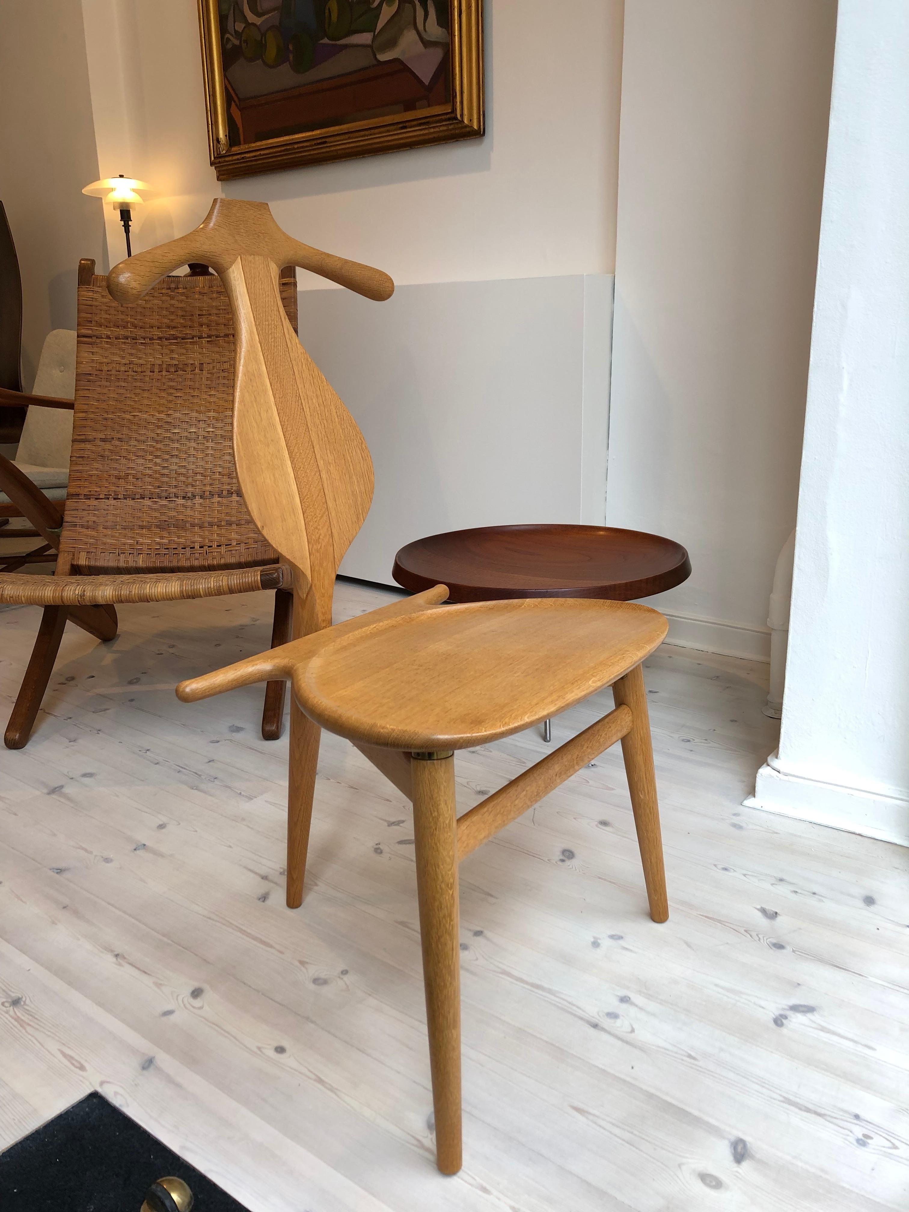 Hans Wegner 'Valet Chair' in Solid Oak for Johannes Hansen, 1953 In Excellent Condition For Sale In Copenhagen, DK