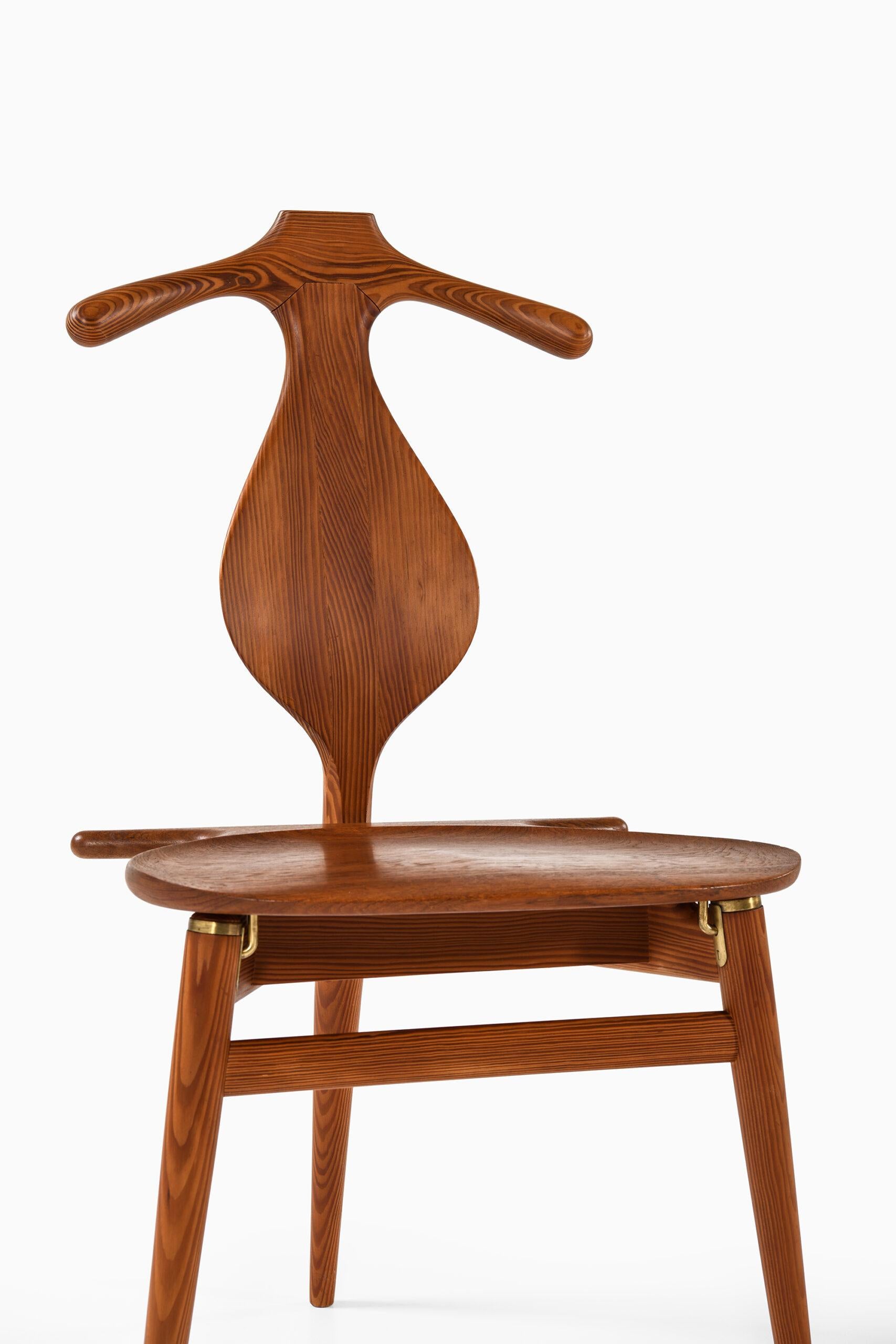 Chaise de Valet Hans Wegner Produite par l'ébéniste Johannes Hansen au Danemark Bon état à Limhamn, Skåne län