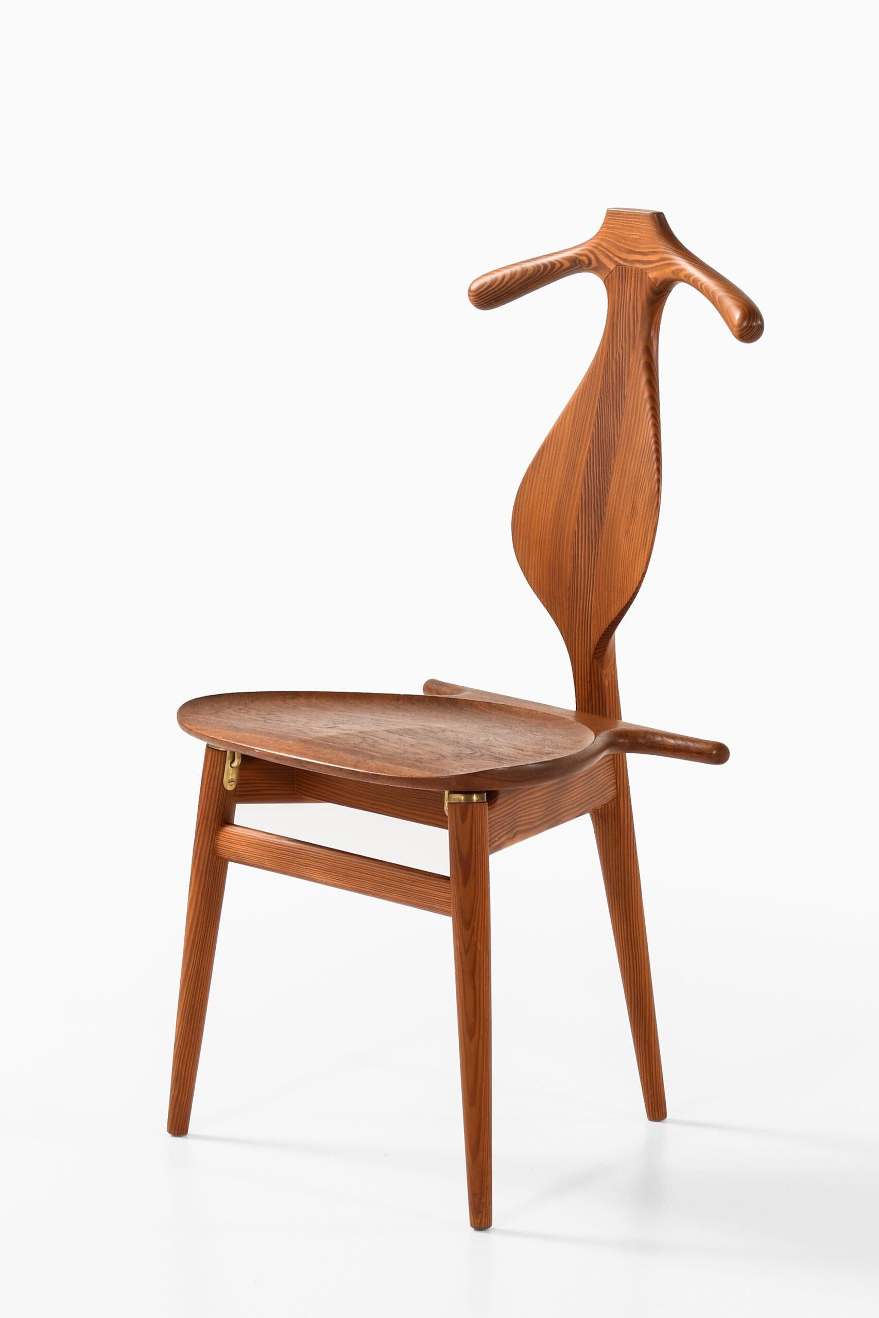 Mid-20th Century Hans Wegner Valet Chair Produced by Cabinetmaker Johannes Hansen in Denmark