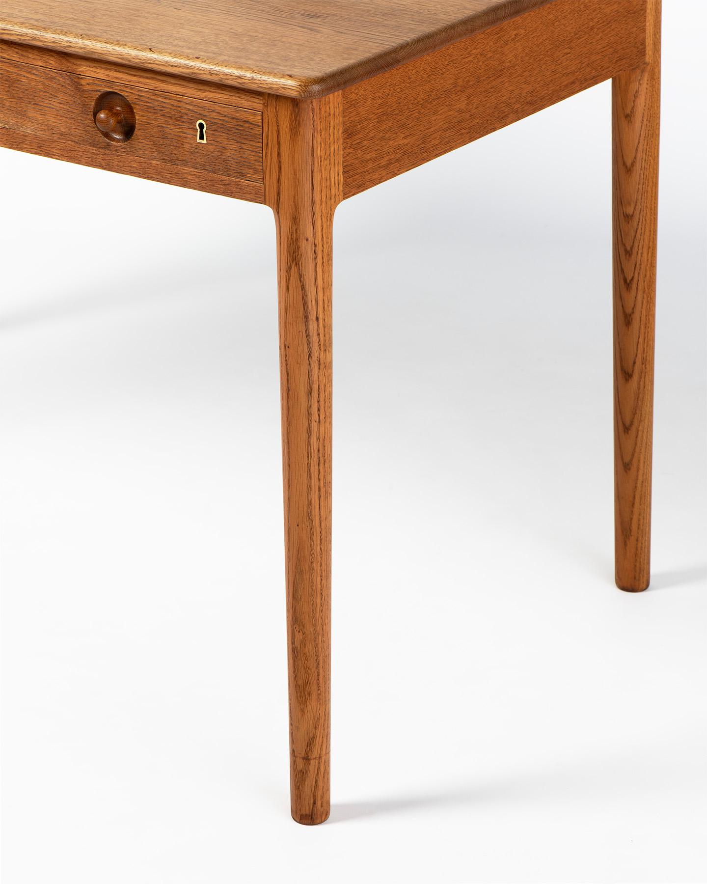 Hans Wegner Vintage Danish PP-312 Schreibtisch in Eiche (Dänisch) im Angebot