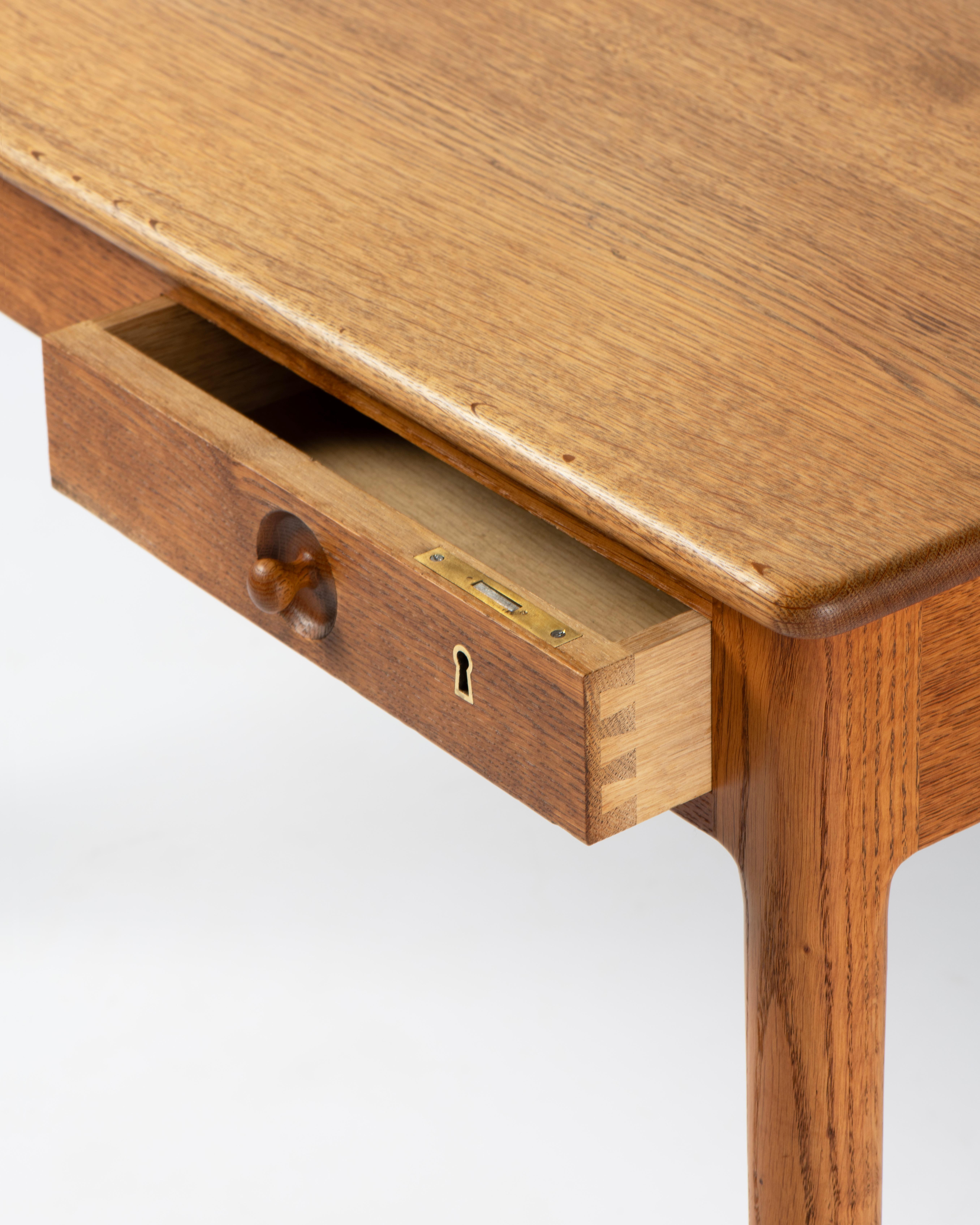 Hans Wegner Vintage Danish PP-312 Schreibtisch in Eiche im Zustand „Gut“ im Angebot in London, England