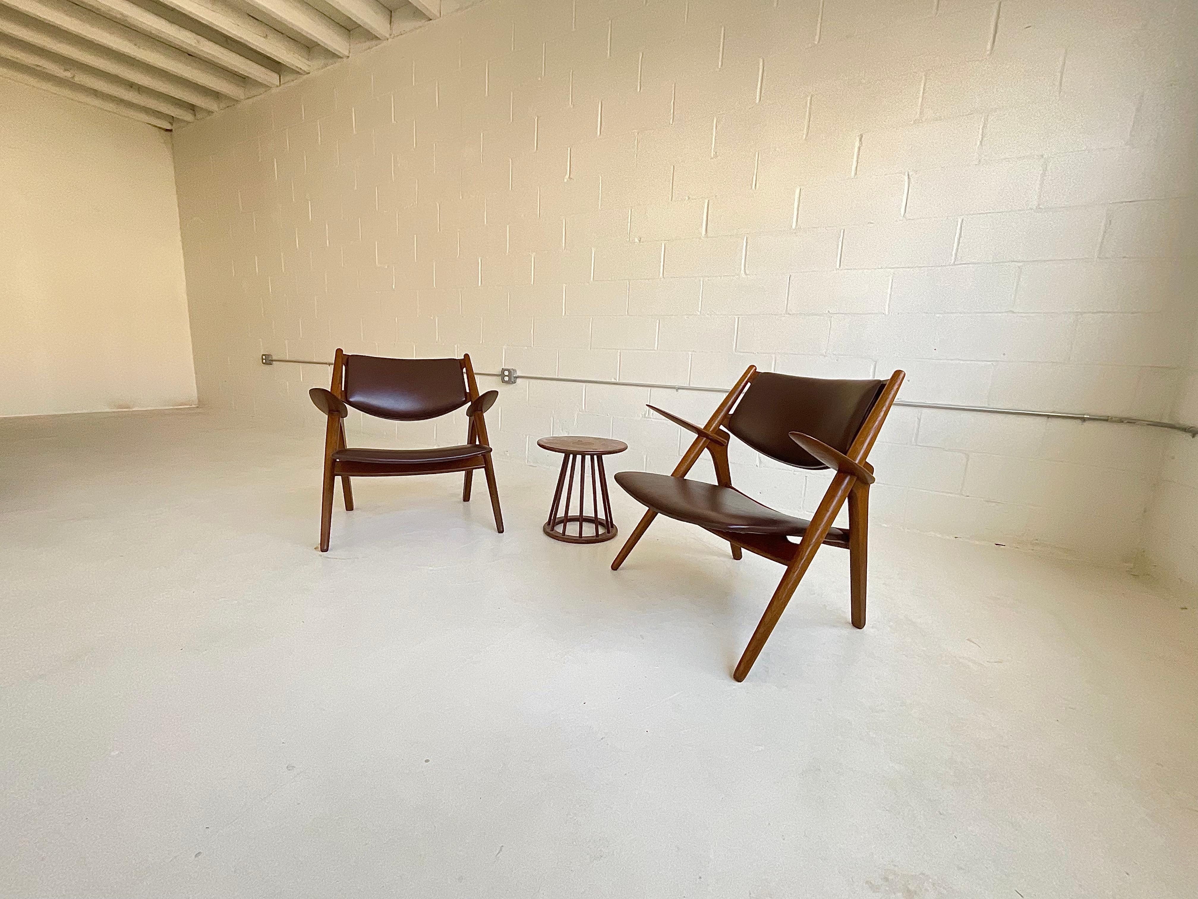 Hans Wegner Vintage Sawbuck Chairs for Carl Hansen CH28 in Oak & Leather, 1951 For Sale 4