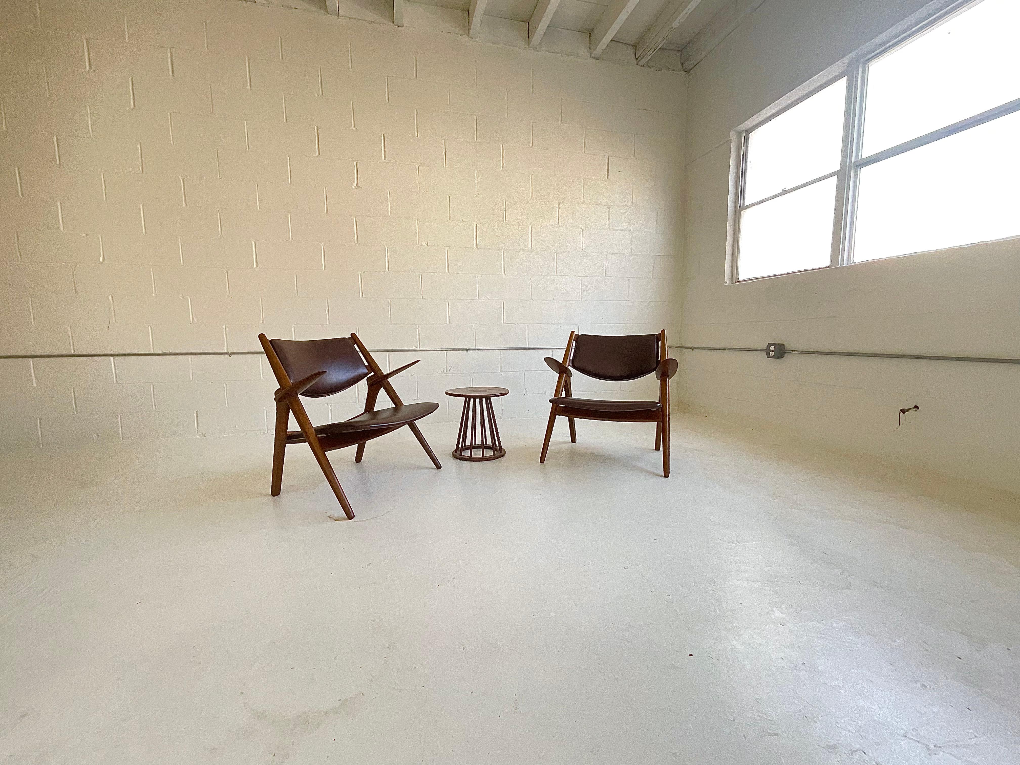 Hans Wegner Vintage Sawbuck Chairs for Carl Hansen CH28 in Oak & Leather, 1951 For Sale 5