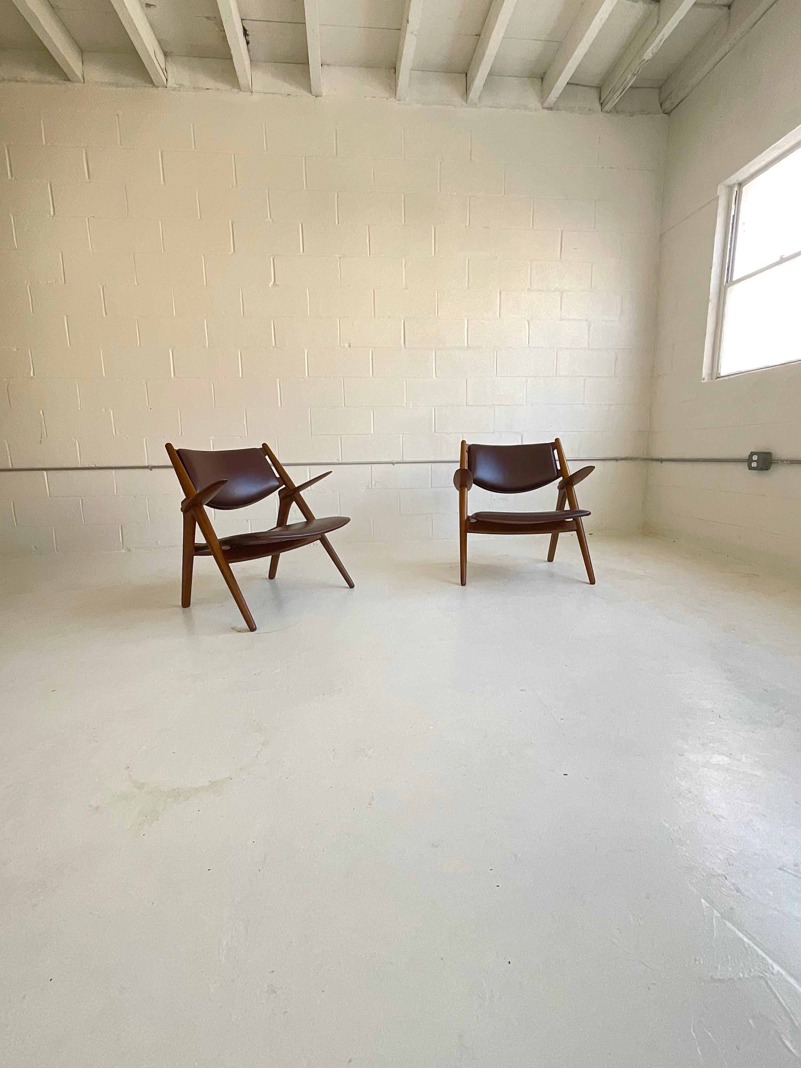 Hans Wegner Vintage Sawbuck Chairs for Carl Hansen CH28 in Oak & Leather, 1951 For Sale 6