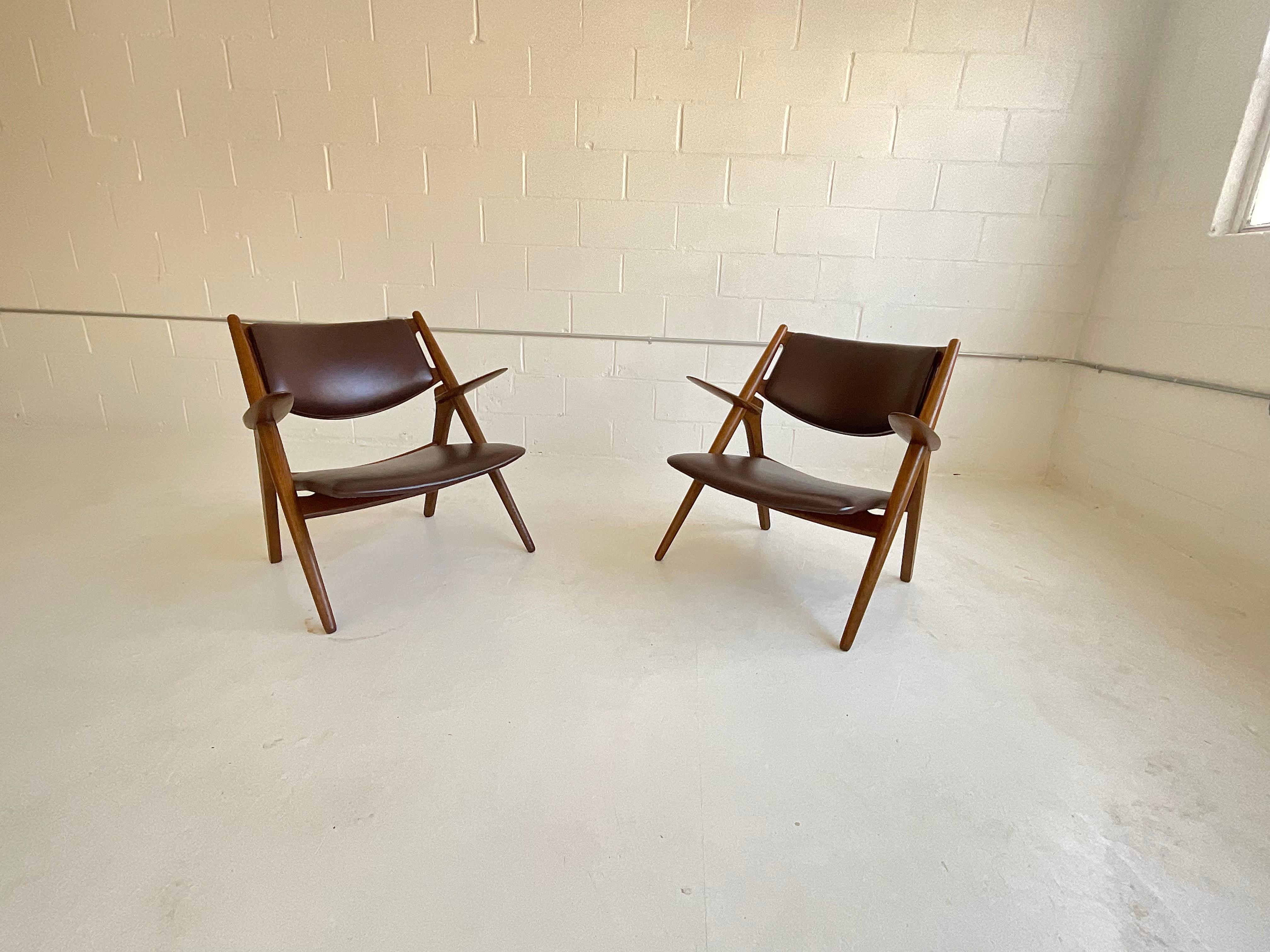 Hans Wegner Vintage Sawbuck Chairs for Carl Hansen CH28 in Oak & Leather, 1951 For Sale 9