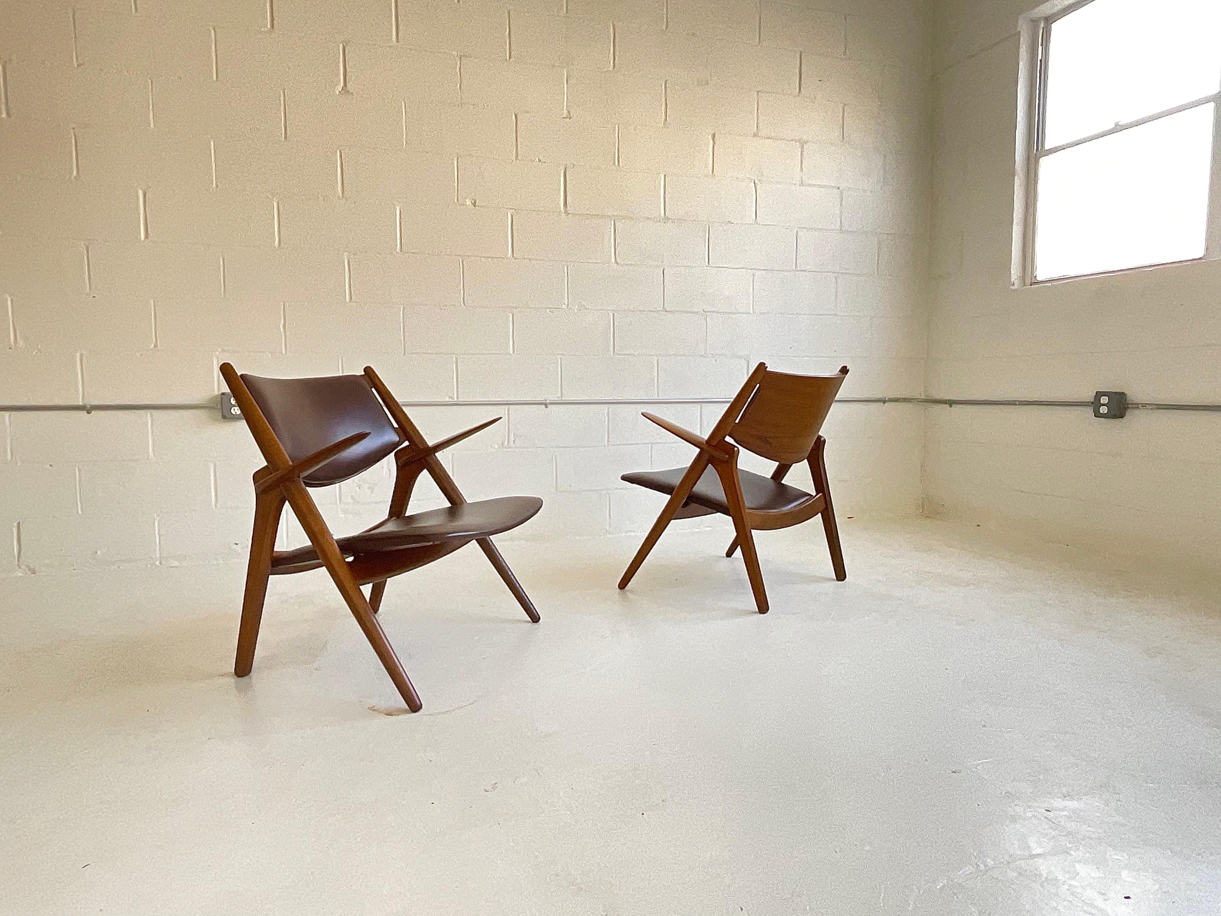 Hans Wegner Vintage Sawbuck Chairs for Carl Hansen CH28 in Oak & Leather, 1951 For Sale 10
