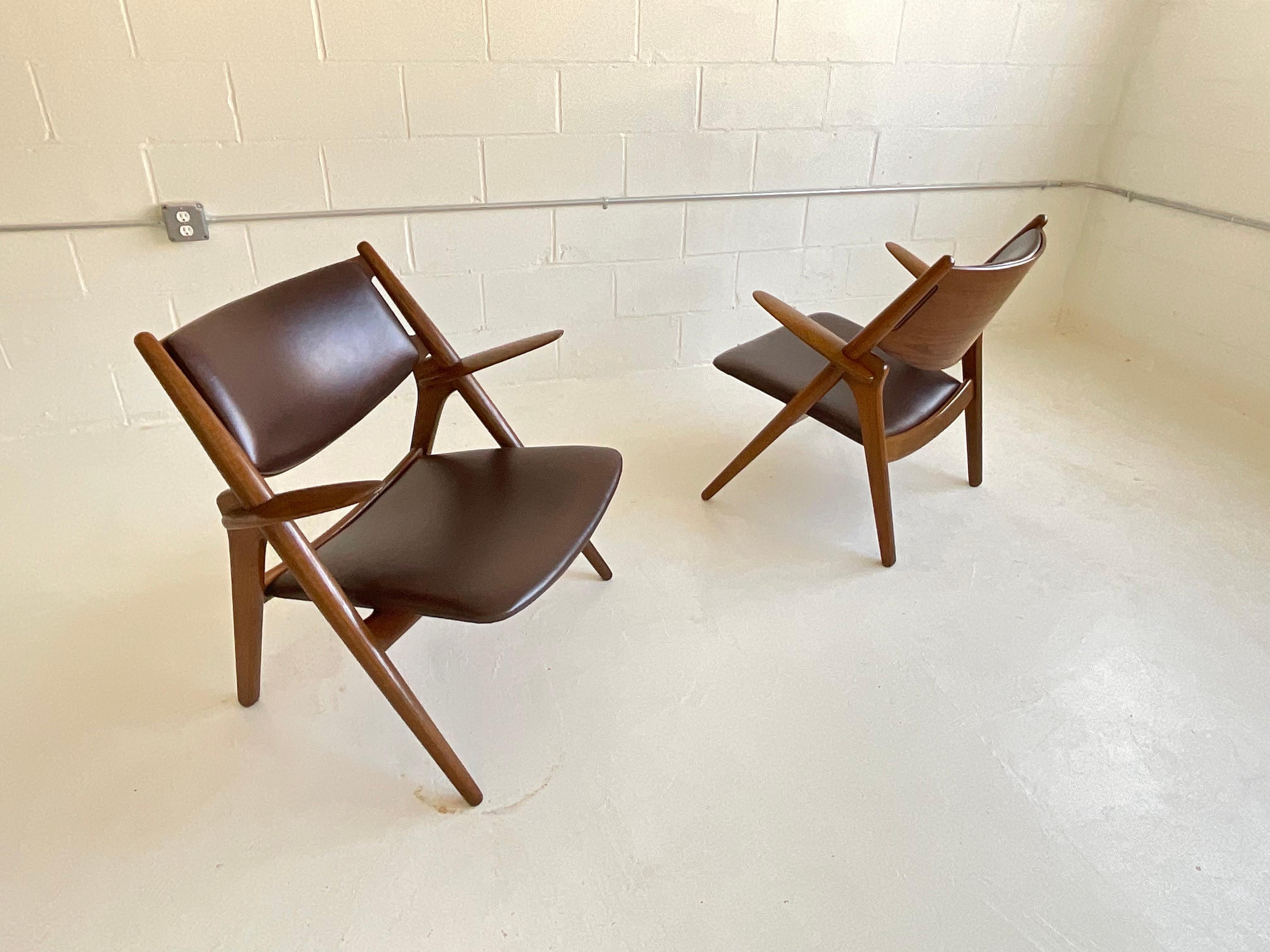 Hans Wegner Vintage Sawbuck Chairs for Carl Hansen CH28 in Oak & Leather, 1951 For Sale 11