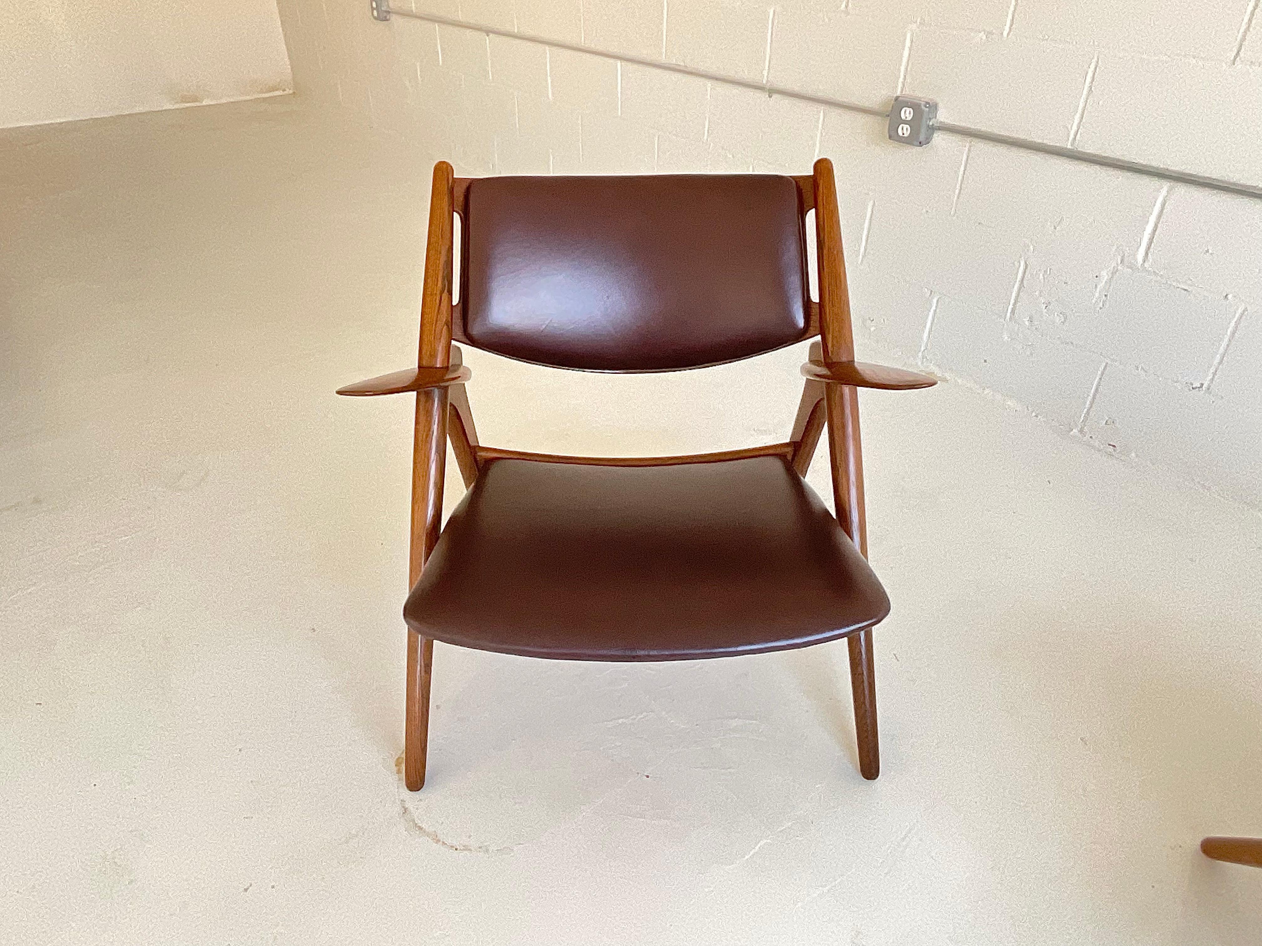 Hans Wegner Vintage Sawbuck Chairs for Carl Hansen CH28 in Oak & Leather, 1951 For Sale 14