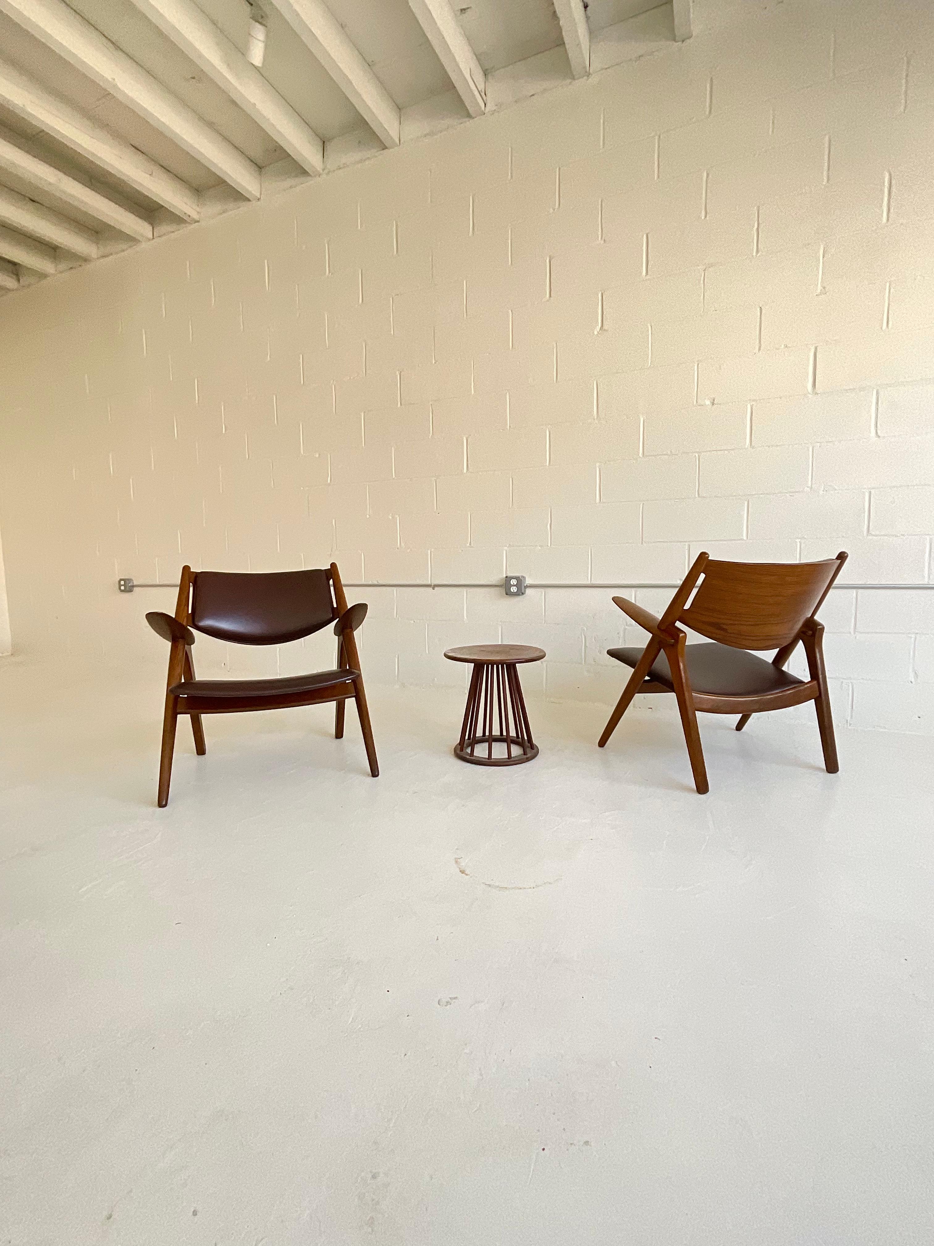 Hans Wegner Vintage Sawbuck Chairs for Carl Hansen CH28 in Oak & Leather, 1951 In Good Condition For Sale In Brooklyn, NY