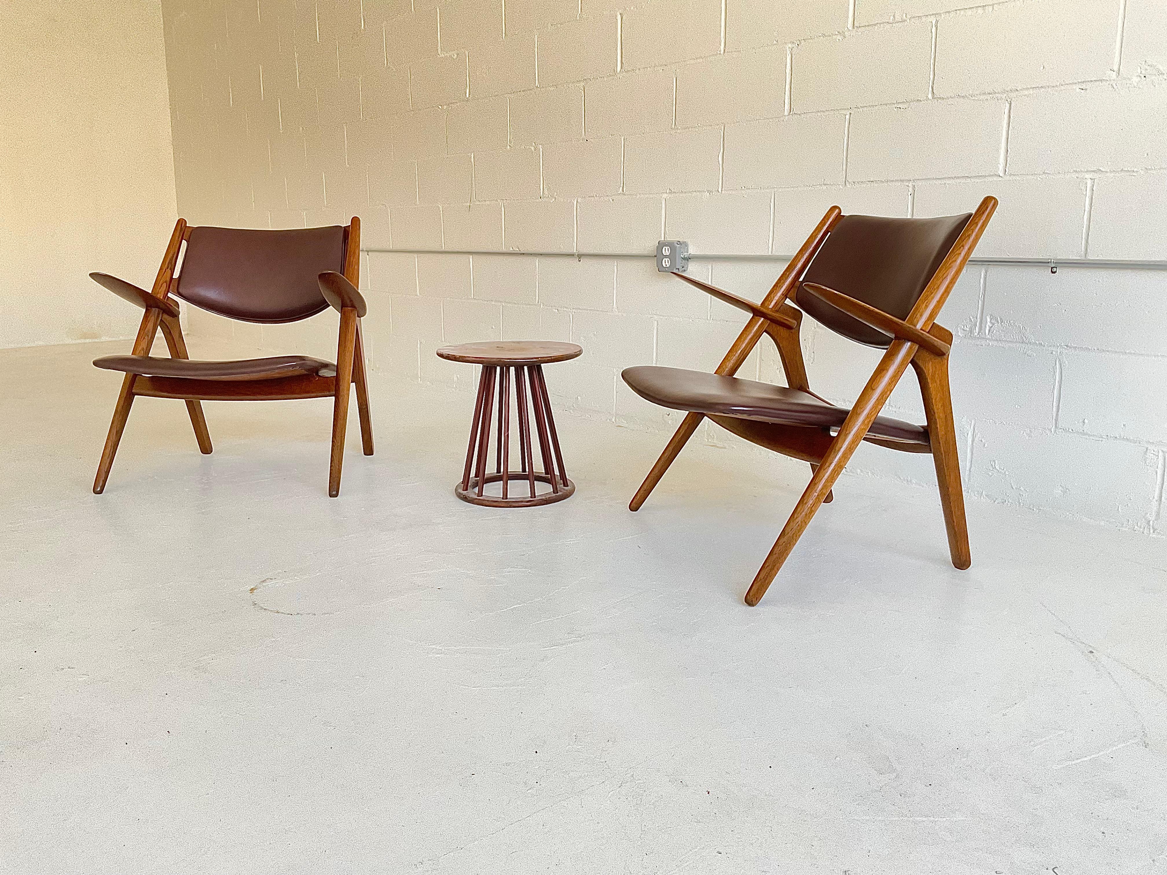 Hans Wegner Vintage Sawbuck Chairs for Carl Hansen CH28 in Oak & Leather, 1951 For Sale 2