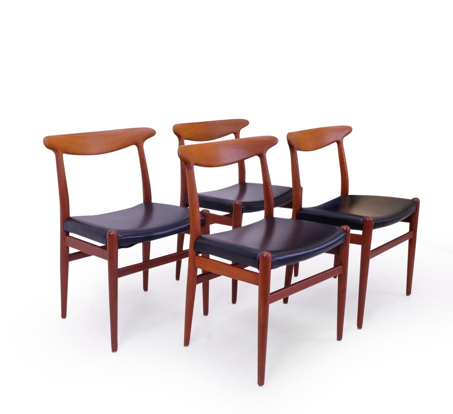 Hans Wegner W2 chairs in teak, set of 4

A set of four dining chairs in teak with leather seating. These wonderful pieces feature solid teak frames with an organically flowing line, typical for Hans Wegner’s designs.

 Restoration details:

We