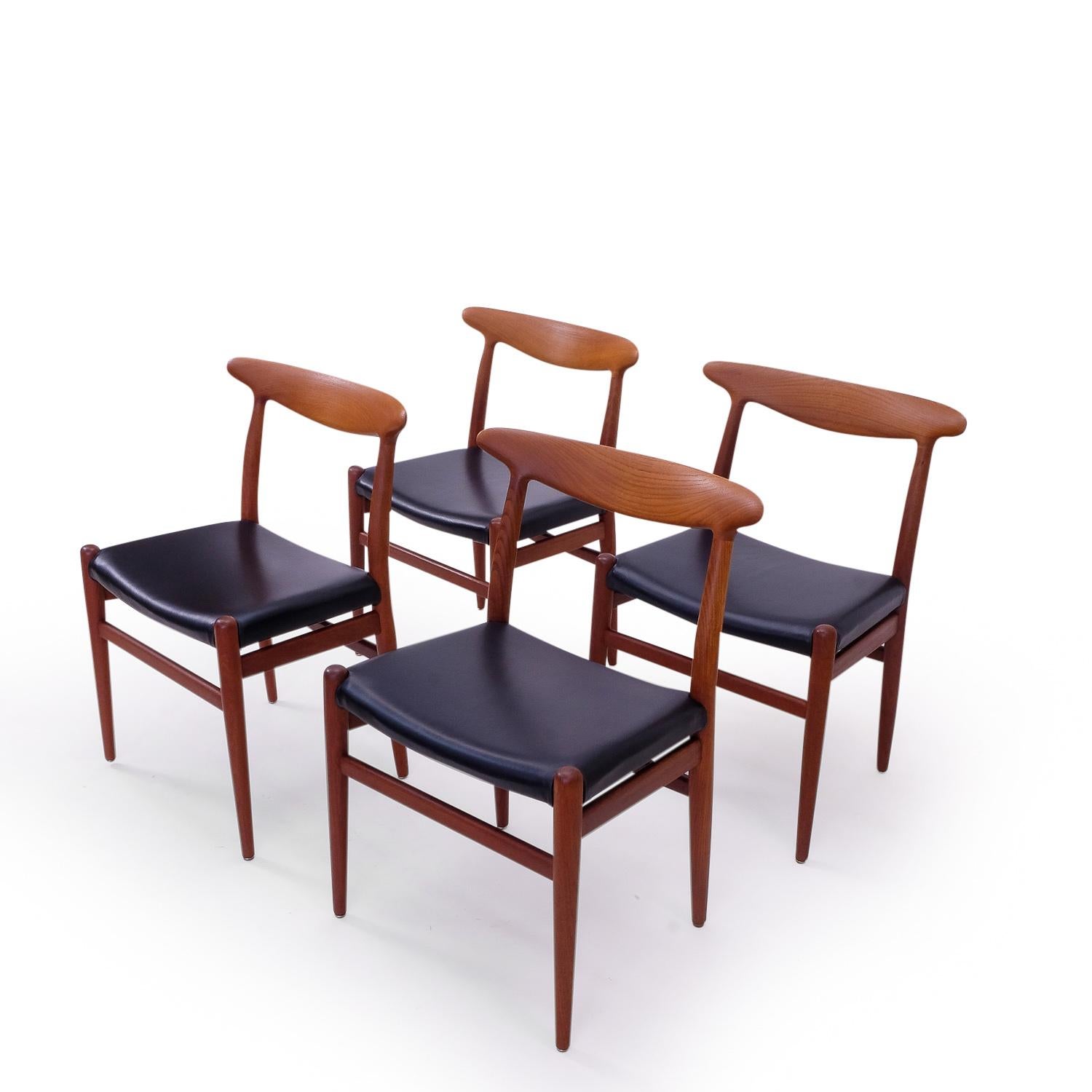 Mid-Century Modern Hans Wegner W2 Chairs in Teak, Set of 4 For Sale