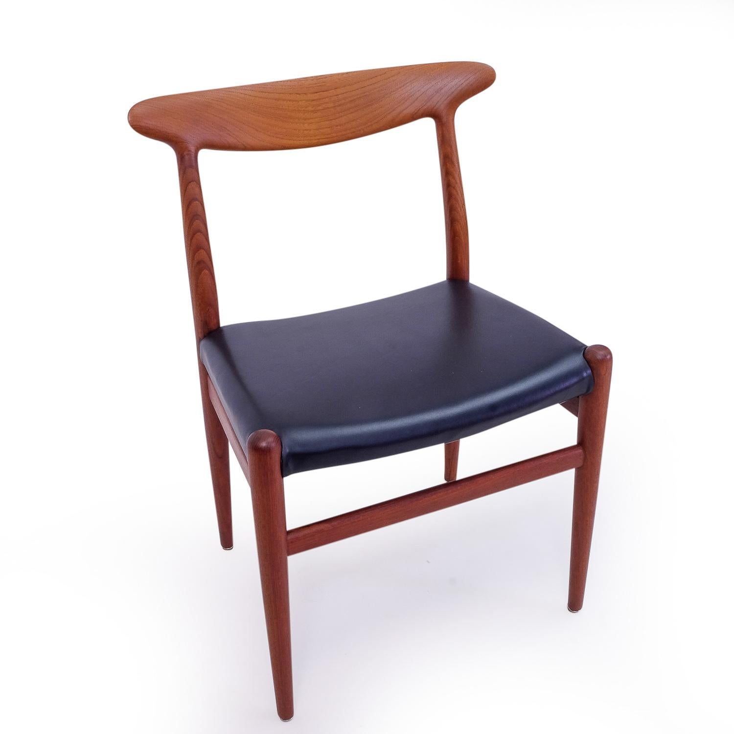 Hans Wegner W2 Chairs in Teak, Set of 4 For Sale 1