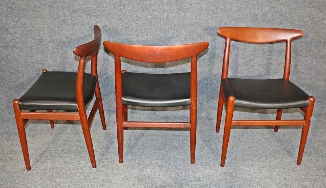Set of six Danish modern dining chairs designed by Hans Wegner. Beautiful organic lines with designer stamp.
Please confirm location.