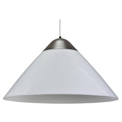 Hans Wegner: Weißer Opala-Anhänger für Louis Poulsen, Dänemark