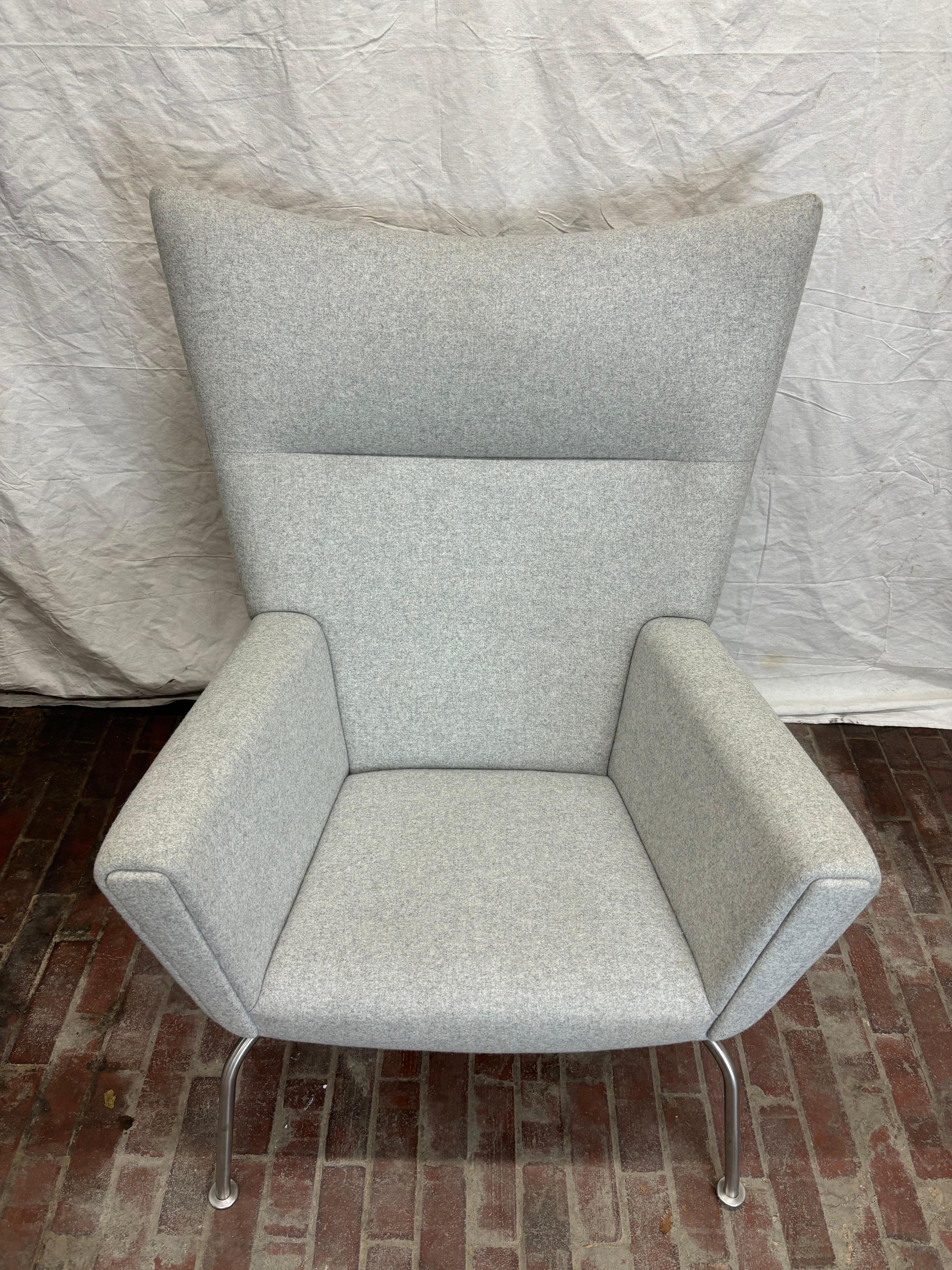 Scandinave moderne Chaise à oreilles Hans Wegner pour Carl Hansen en vente