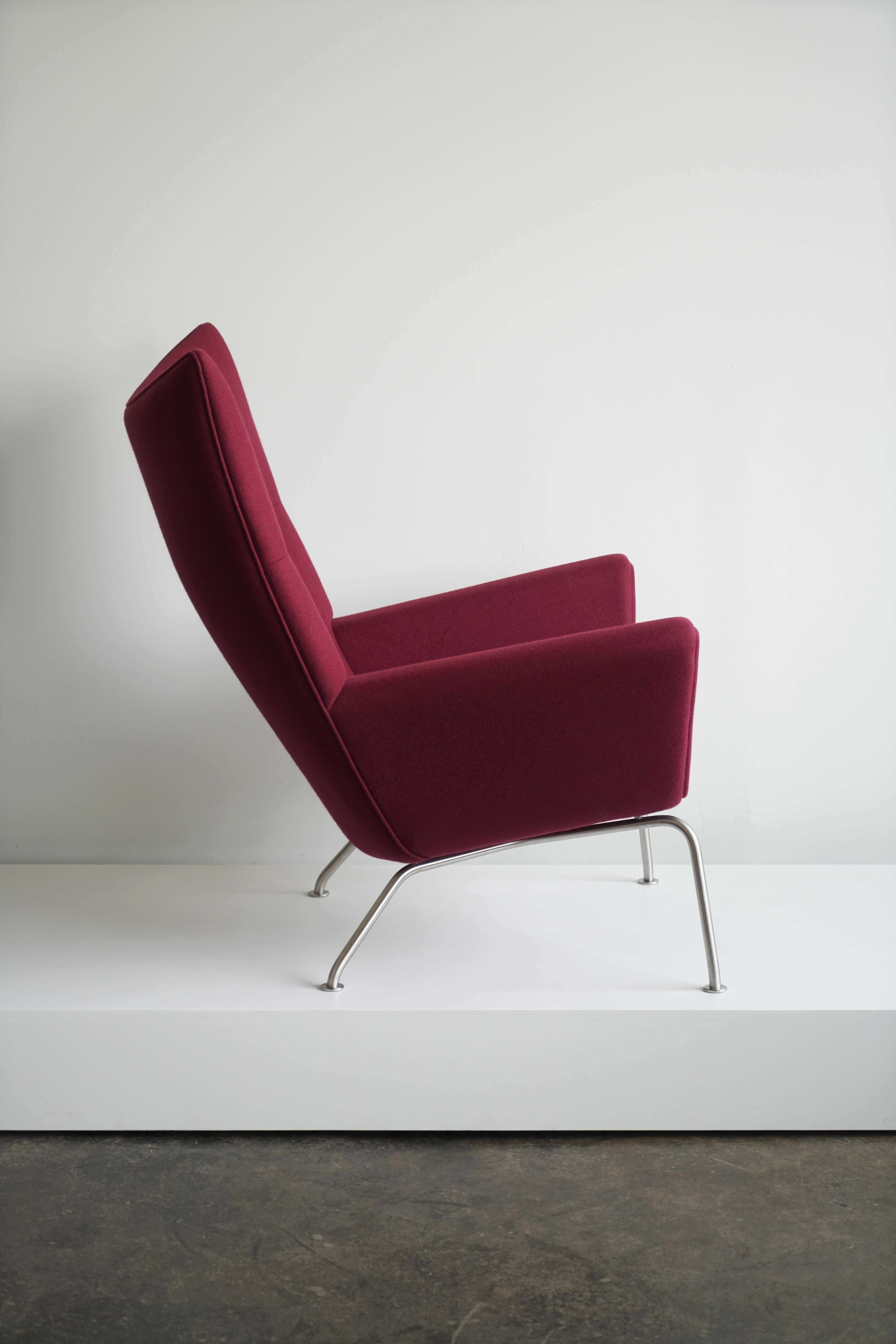 Mid-Century Modern Hans Wegner Wing Chair for Carl Hansen & Sons, Model Ch445 For Sale