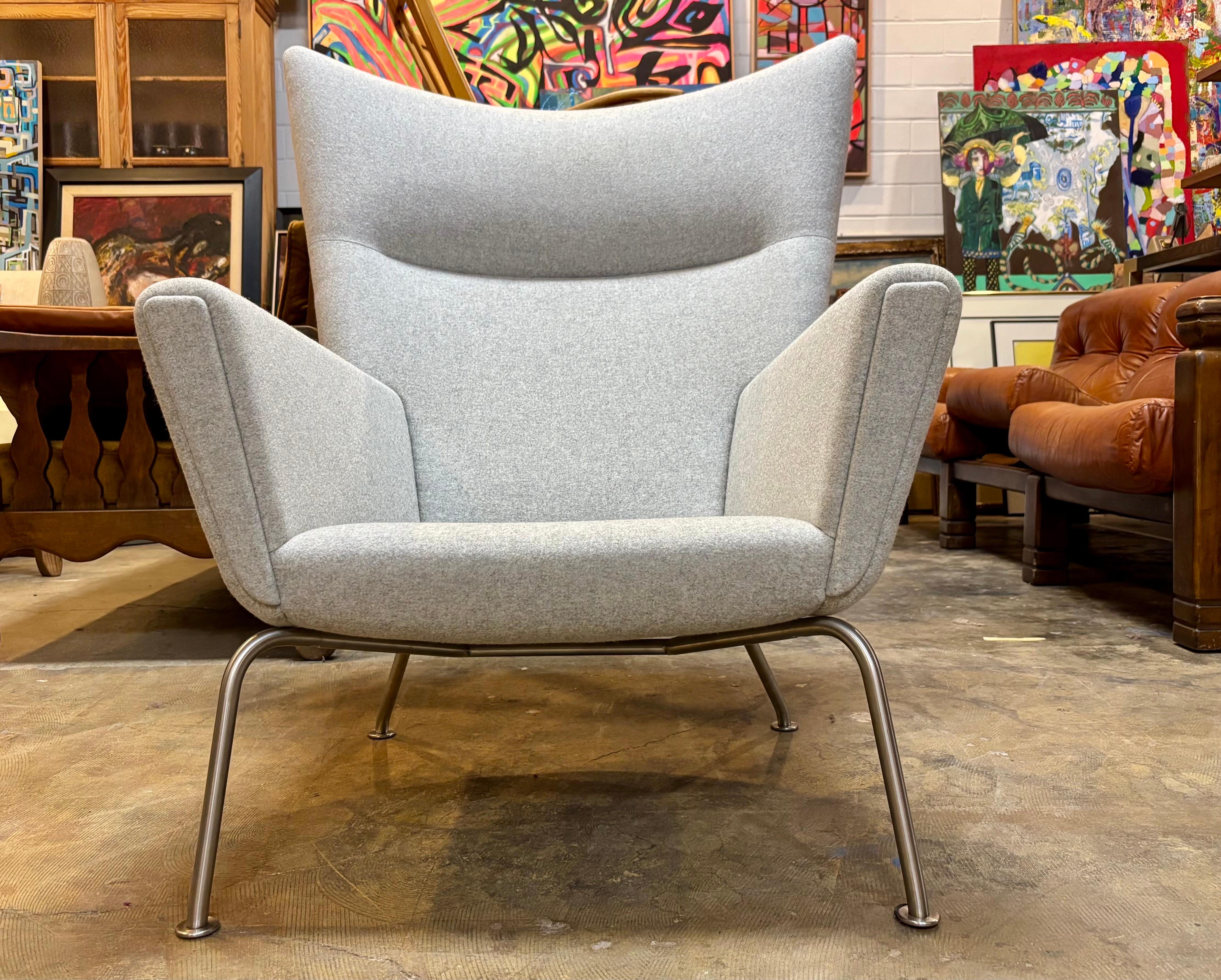 Hans Wegner Wing Lounge Chair für Carl Hansen & Søn (21. Jahrhundert und zeitgenössisch) im Angebot
