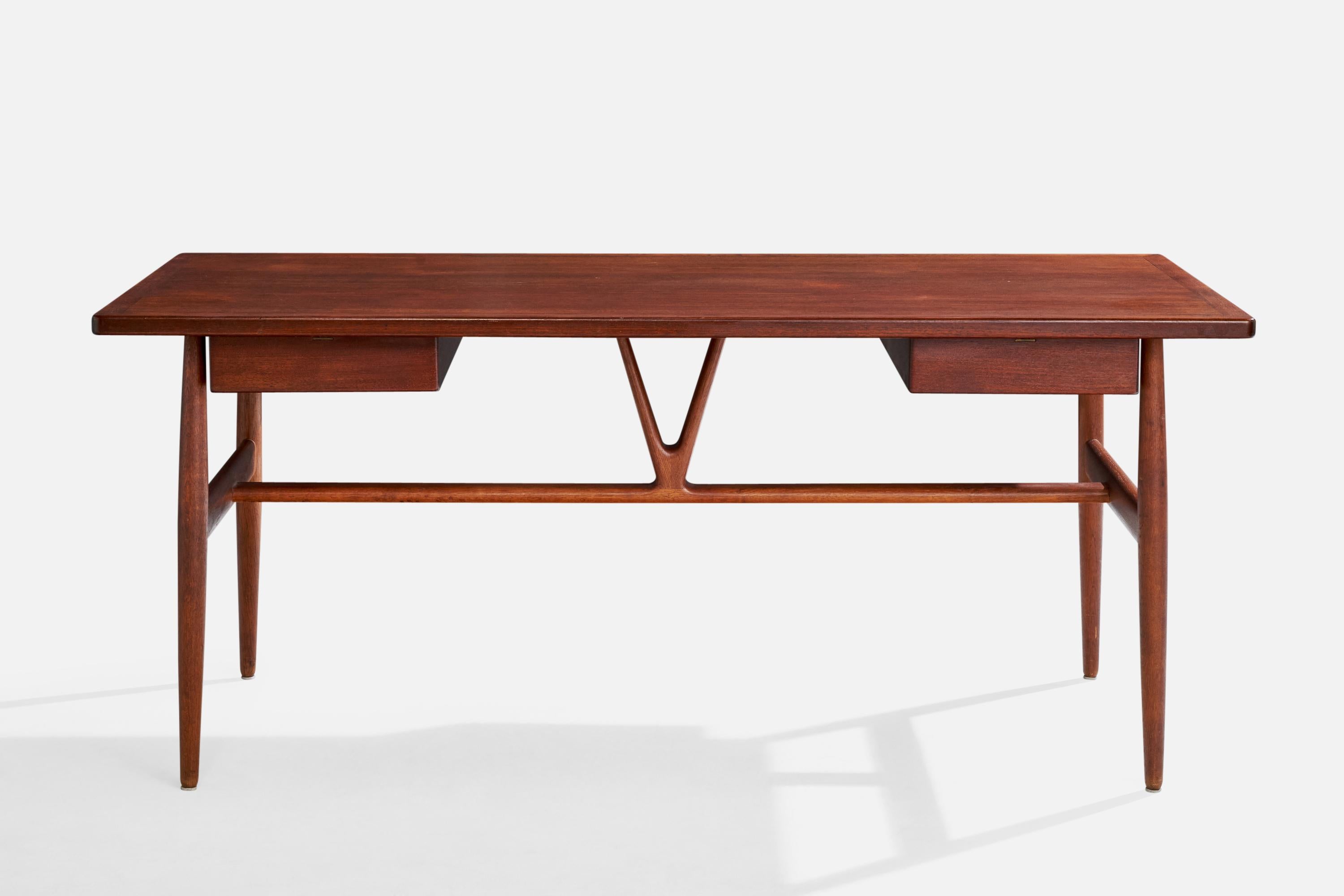 Hans Wegner, Wishbone Desk, Oak, Teak, Denmark, 1950s In Good Condition For Sale In High Point, NC