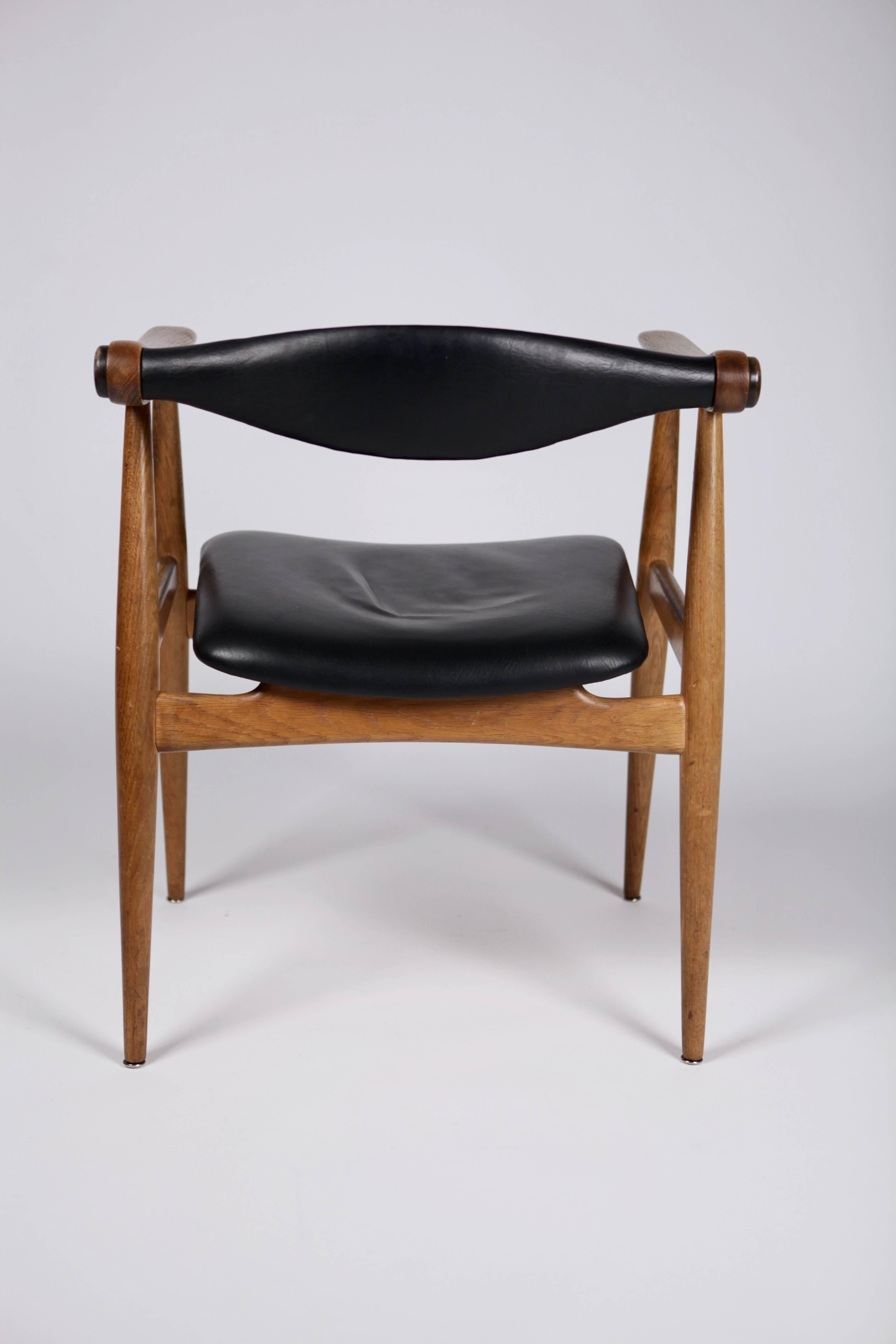 Hans Wegner, the Yoke Chair CH34, Oak and Black Leather 1