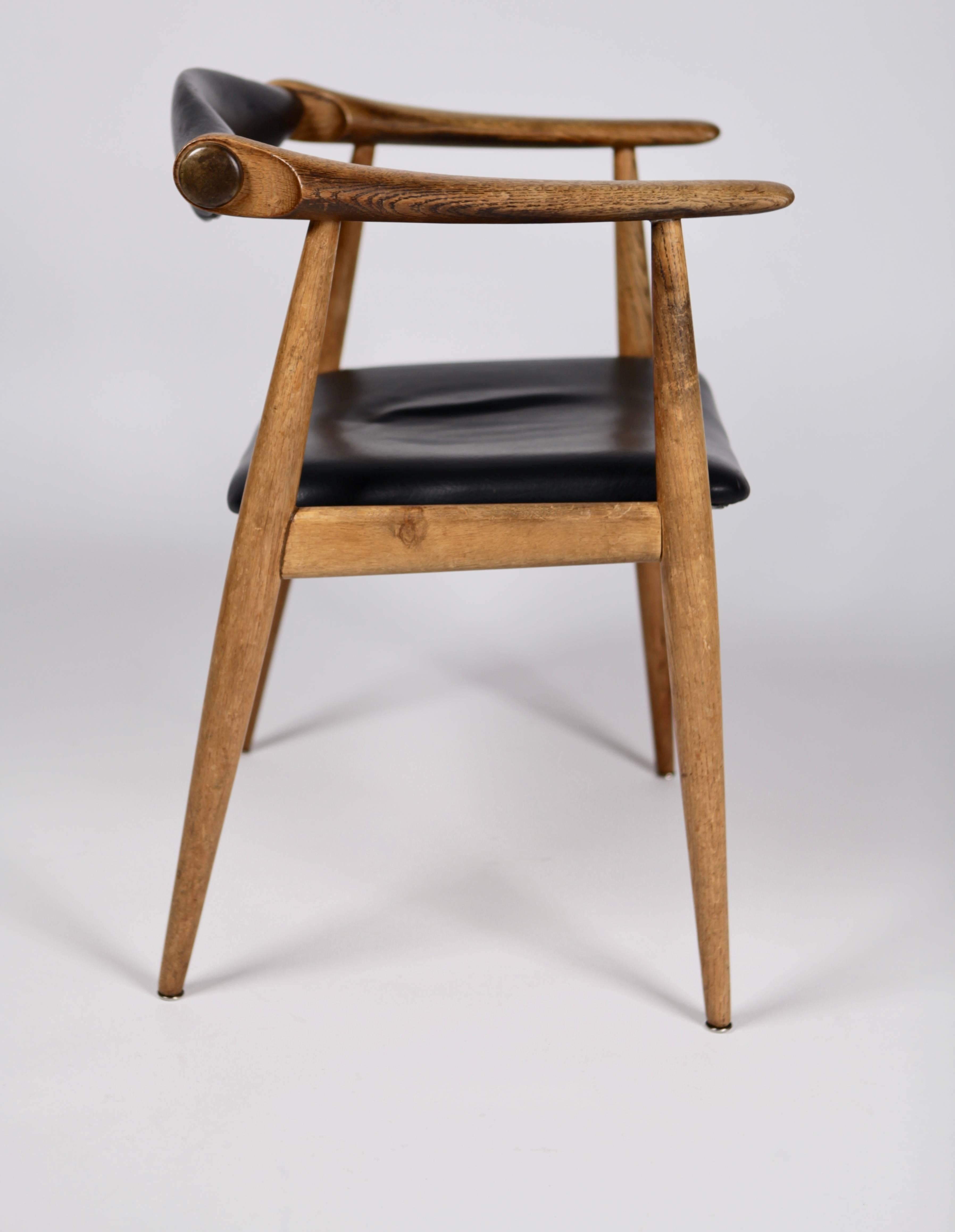 Hans Wegner, the Yoke Chair CH34, Oak and Black Leather 3