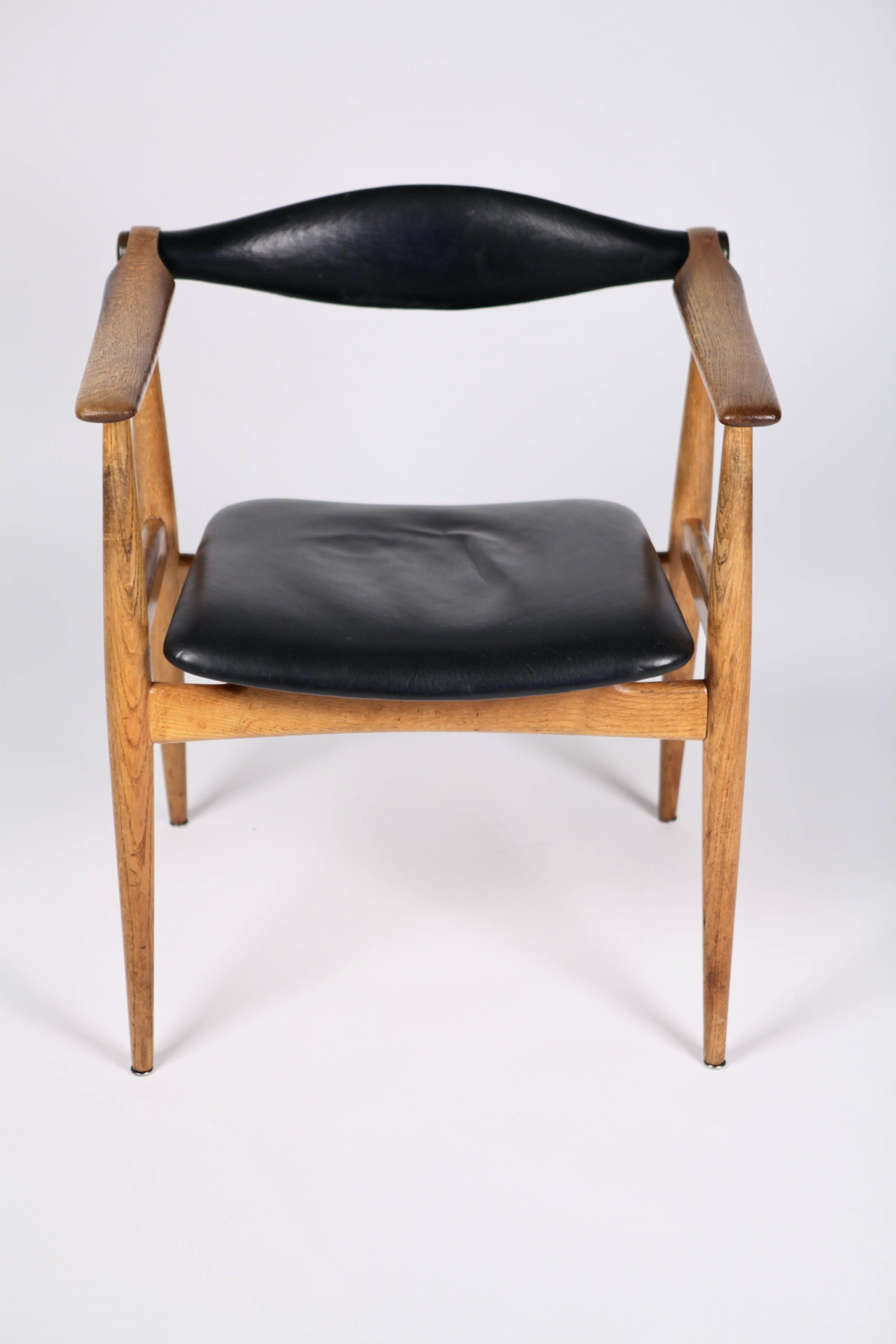Scandinavian Modern Hans Wegner, the Yoke Chair CH34, Oak and Black Leather