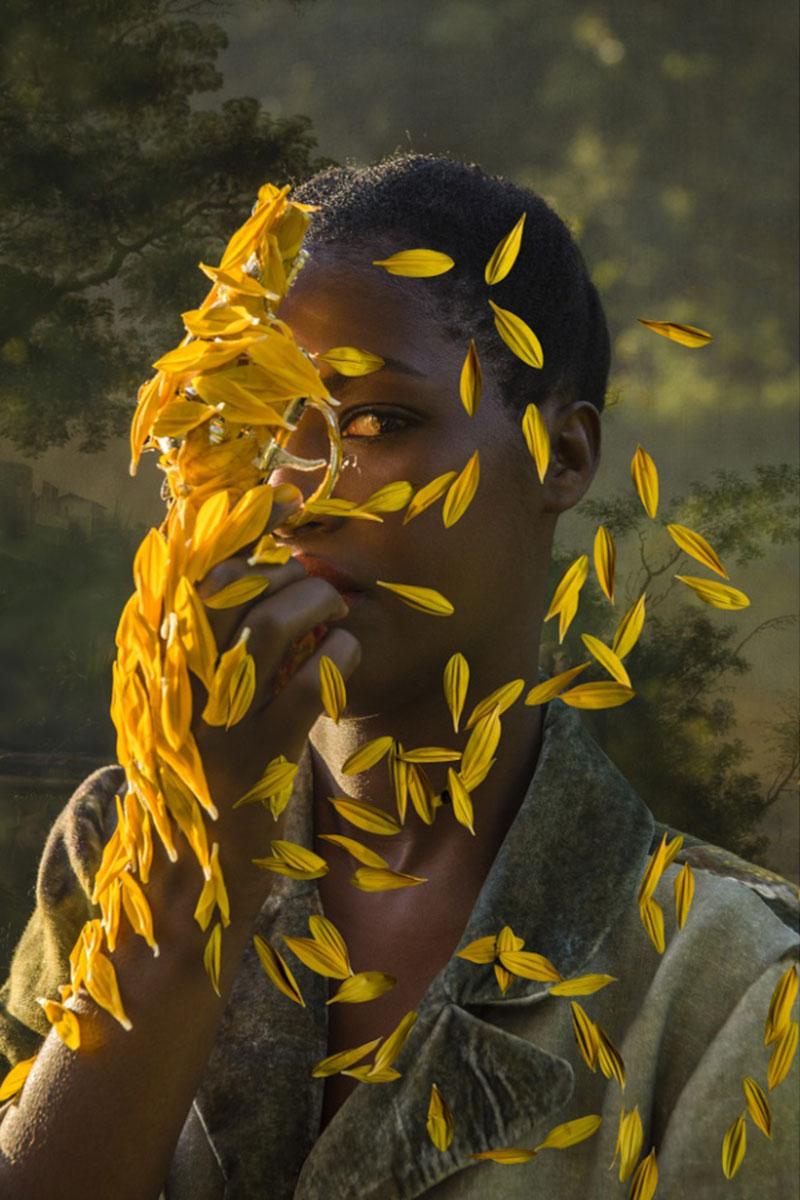 Still-Life Photograph de Hans Withoos - Lucha por la humanidad