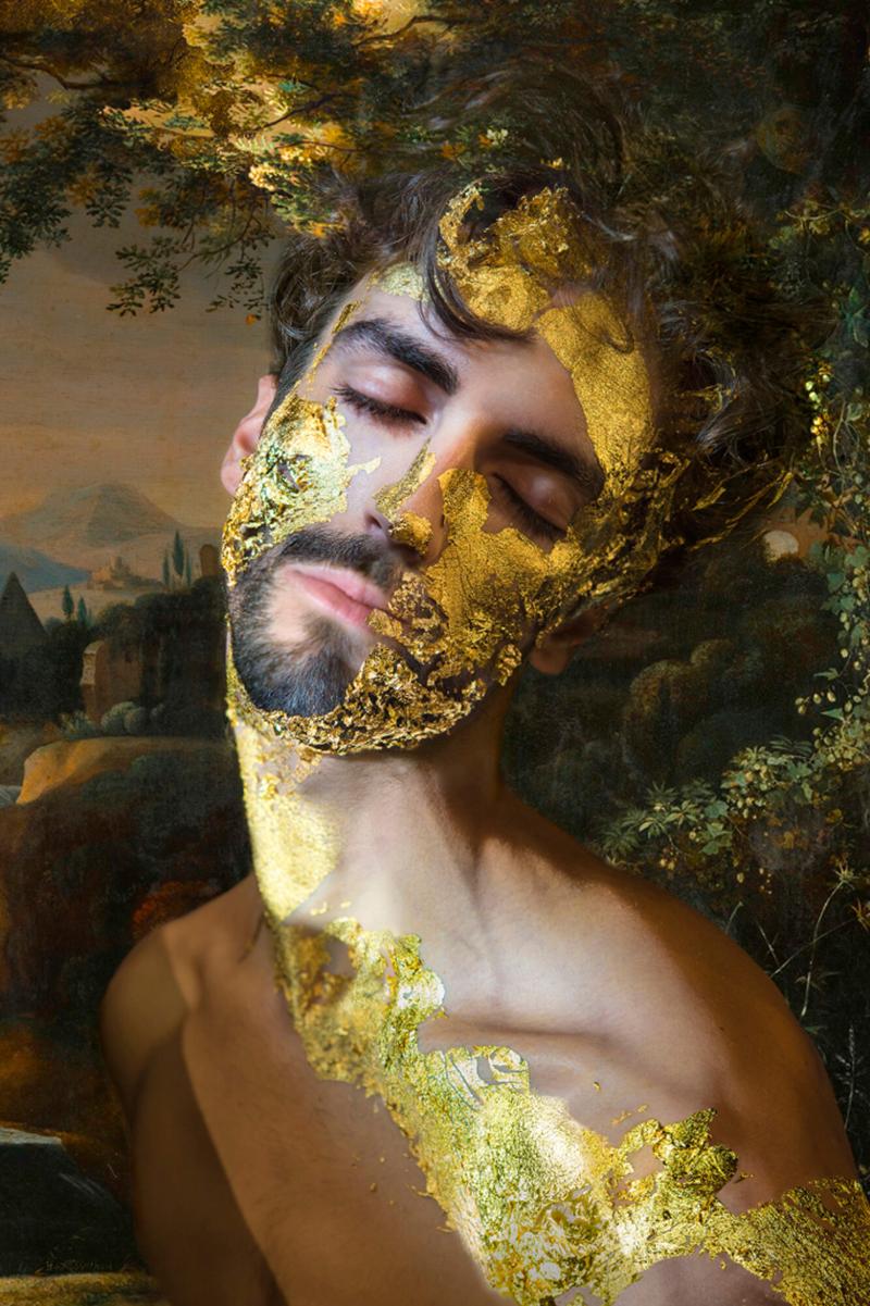 Color Photograph de Hans Withoos - Niño de oro