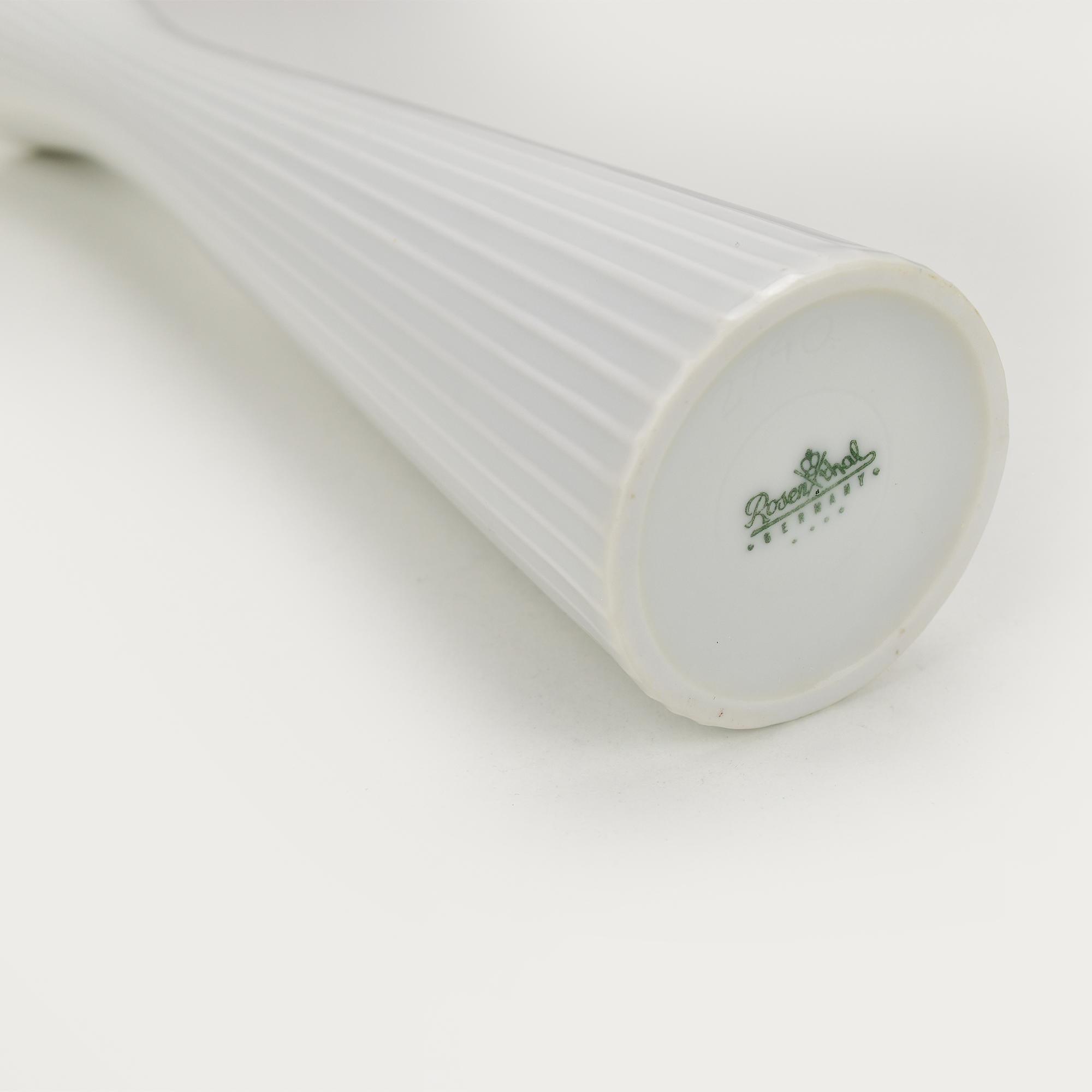 Tedesco Hans Wohlrab Rosenthal Studio-Line ”Acropolis” Diabolo White Porcelain Vase in vendita