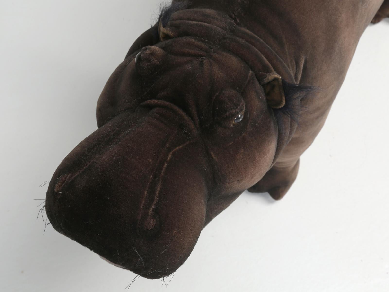 Hansa Mechanical : un énorme hippopotame en peluche de près de 2 mètres de long Bon état - En vente à Chicago, IL