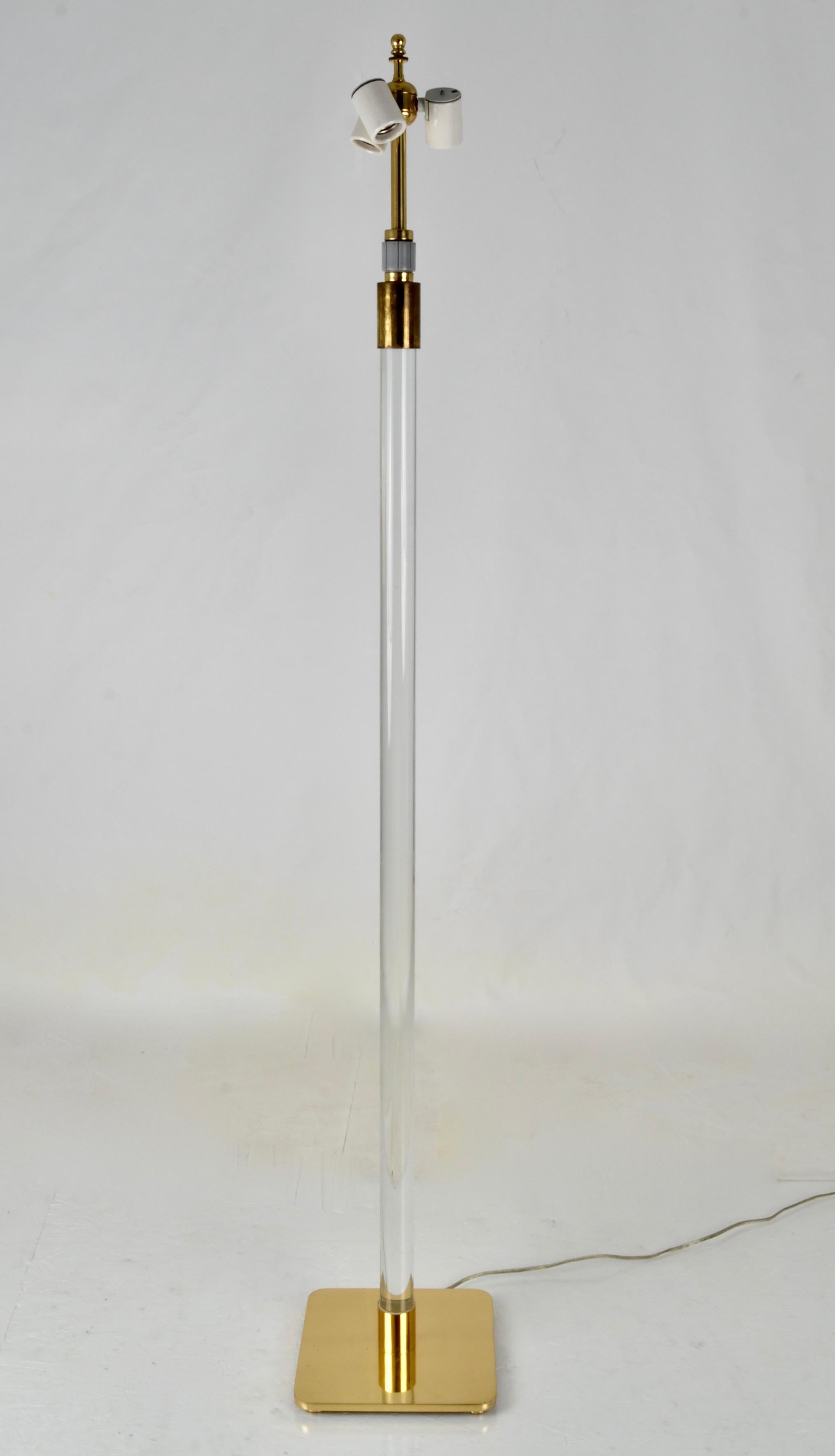 Such an elegant and beautifully crafted floor lamp made by the Hansen Lighting Company. The clear rod is glass, fitted with finely forged solid brass base and lamp. Excellent quality. Original condition, some patina but no damage or significant