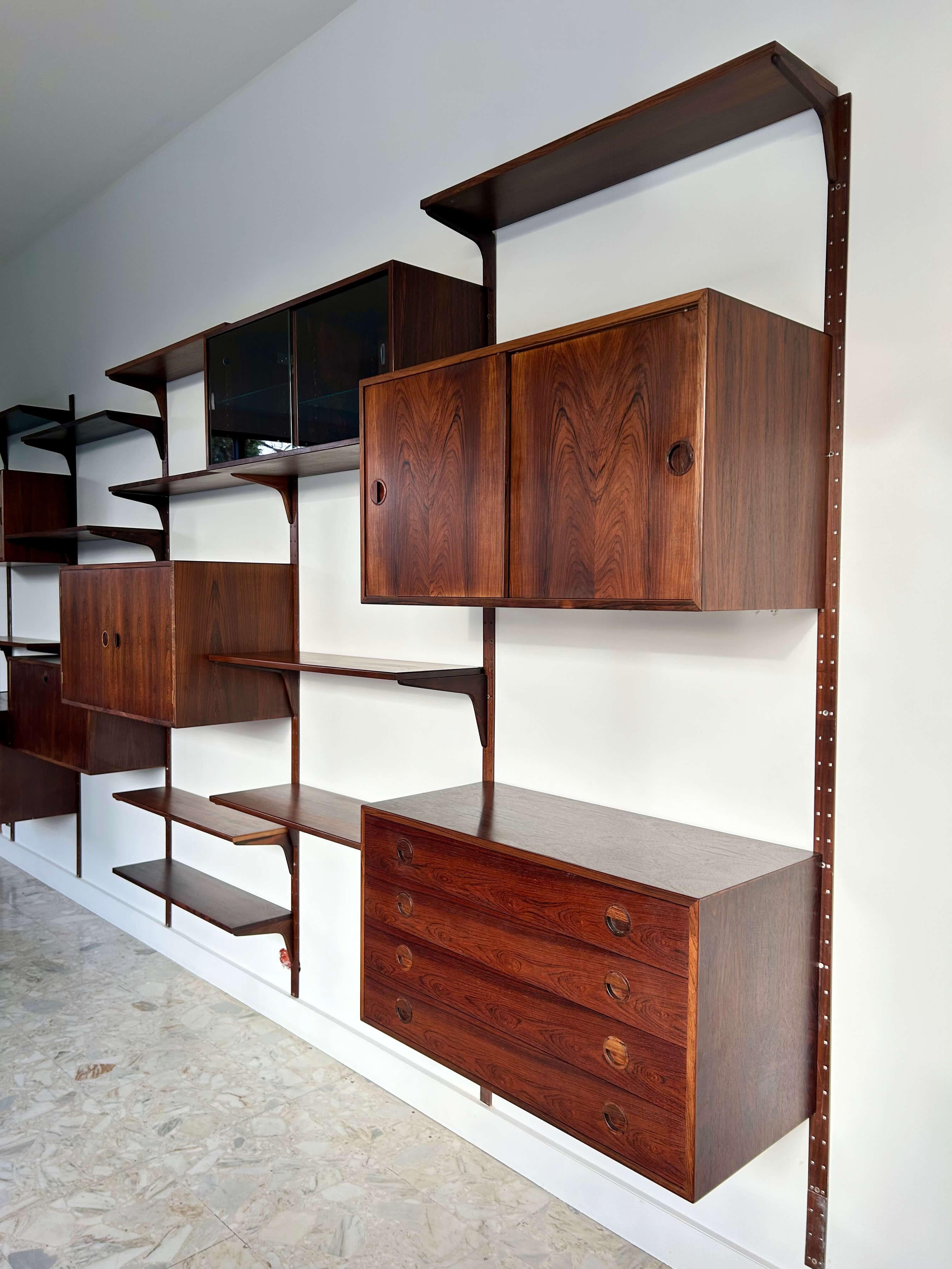 Hansen & Guldborg Mobler Wand Bücherregal aus Palisanderholz, Dänemark 1960 (Rosenholz)