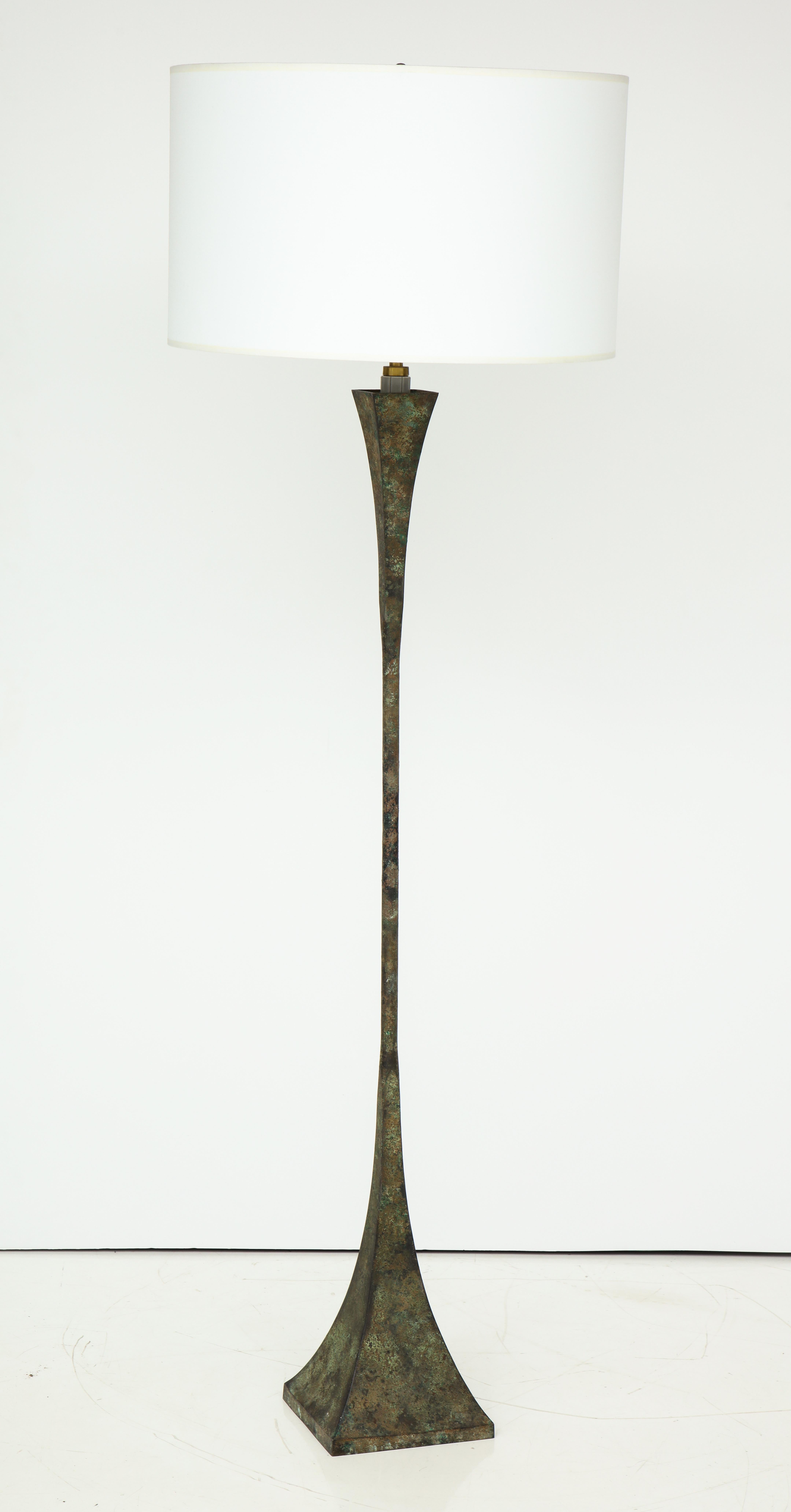 Hansen Patinated Bronze Floor Lamp by S. R. James, France, 1950s In Excellent Condition In New York, NY