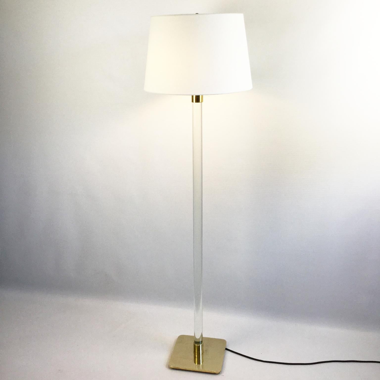 1970s Hansen Lighting Company floor lamp with glass rod and brass base
Signed on base Hansen Lamps New York.
This lamp has the patented spin switch which turns 1 bulb on, 2 bulbs and all 3 bulbs on
Rewired with black cotton-insulated cable
Shade