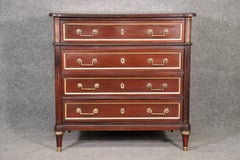Hansome Commode 4 tiroirs Louis XVI Directoire en acajou massif garni de laiton