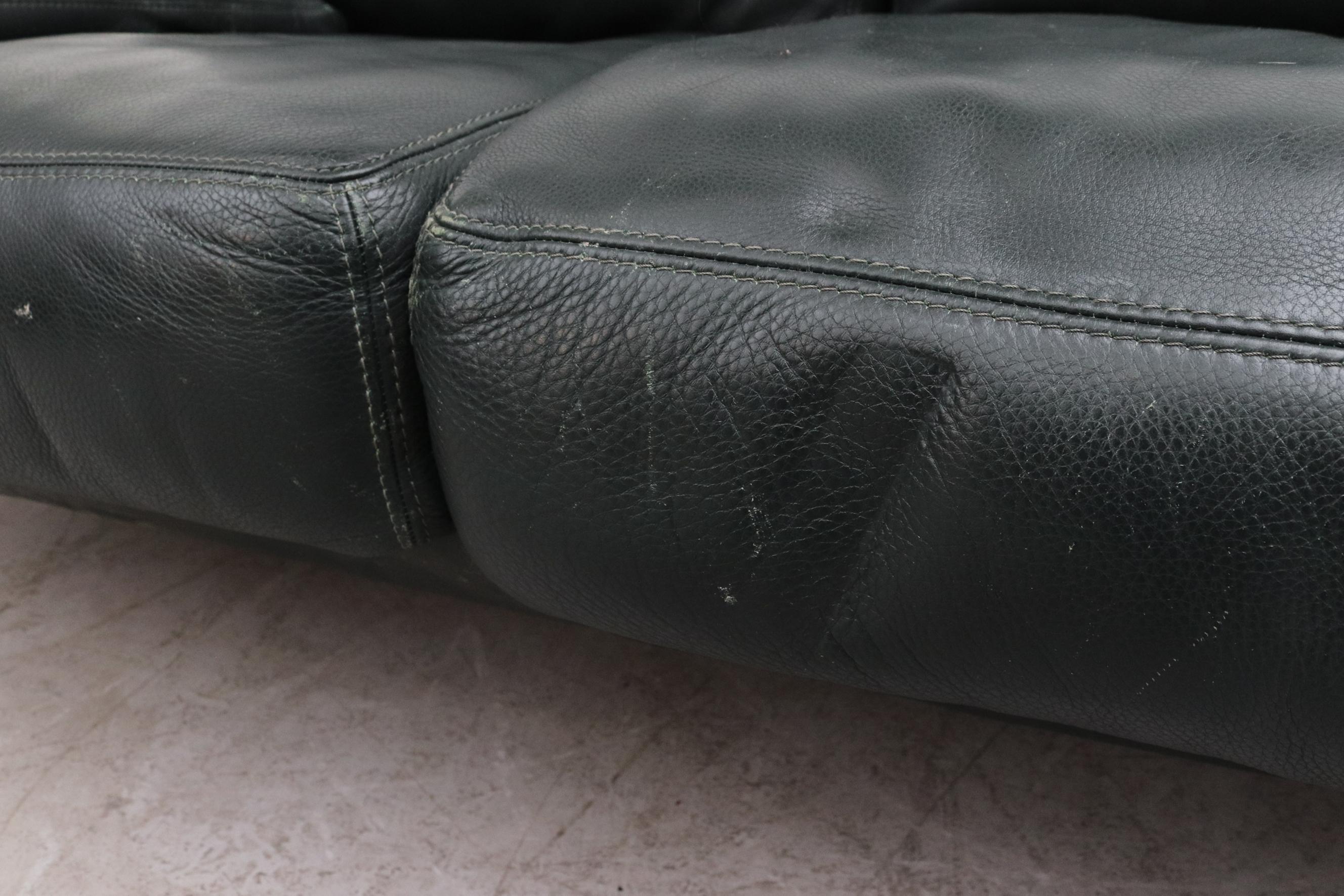 Hansome Dark Green Leather Sofa by Molinari 3