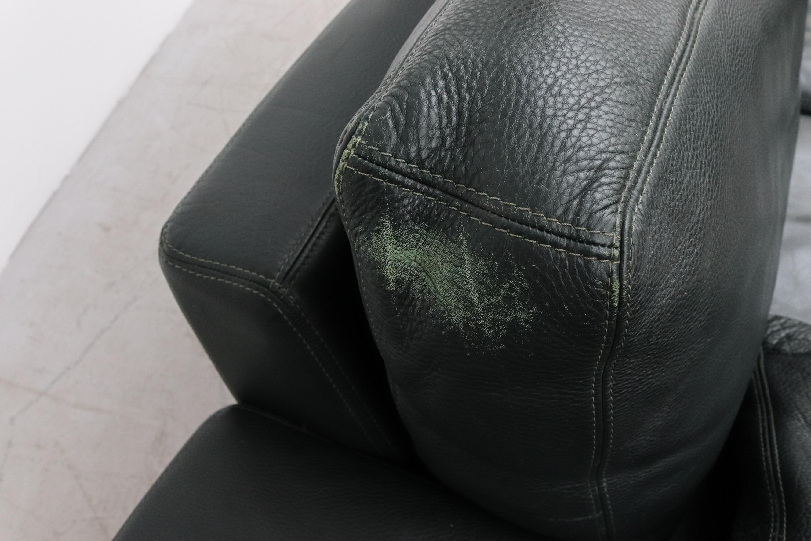 Late 20th Century Hansome Dark Green Leather Sofa by Molinari
