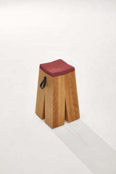 Happens Hocker in Oak Wood And Red Melange Wool Fabric von Heilig Objects